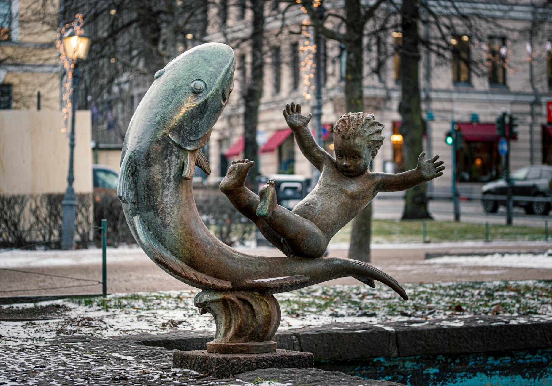 Child sculpture in Helsinki for family landmark pacing.
