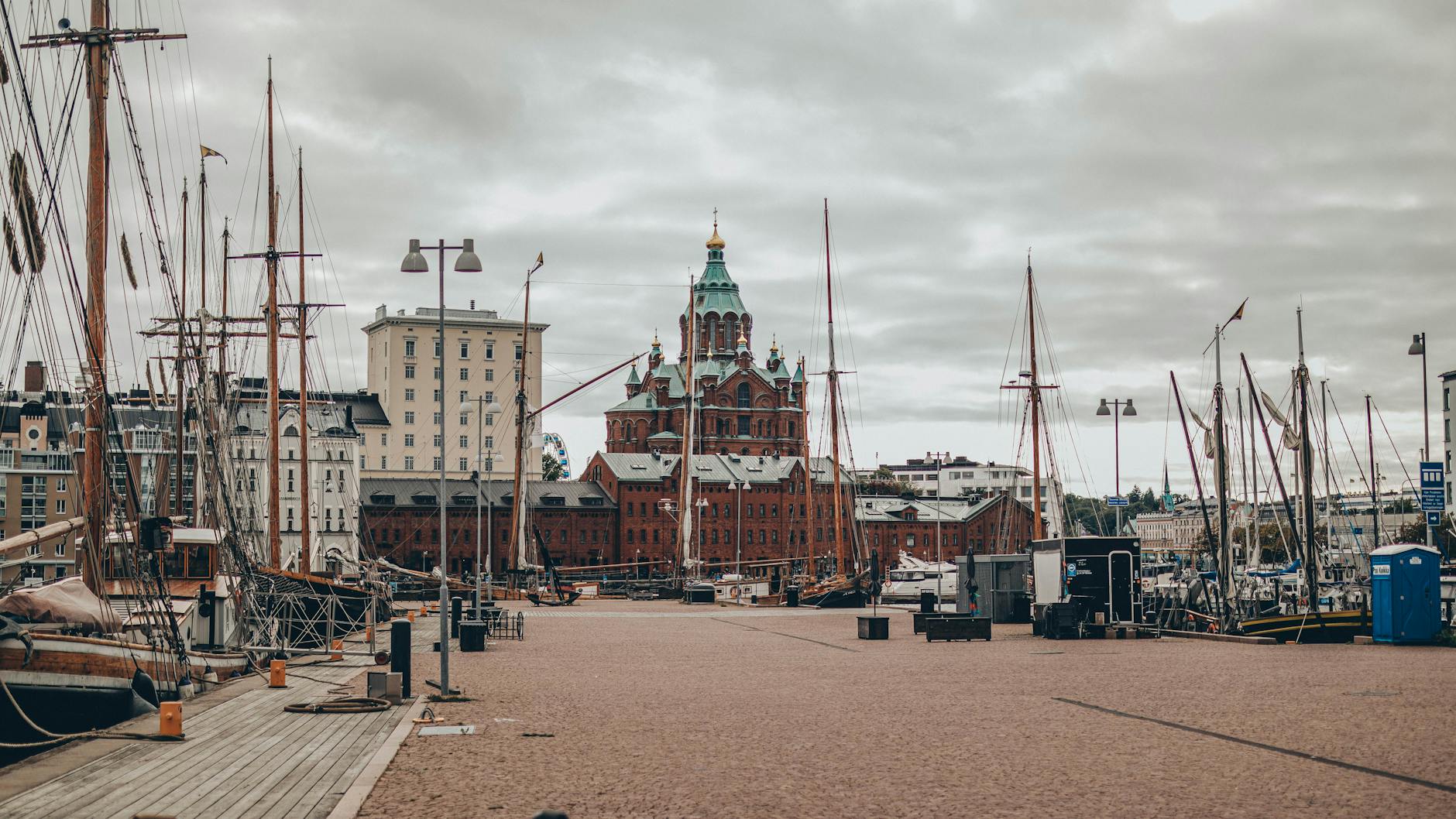 Uspenski Cathedral near Helsinki harbor for first-time waterfront planning.