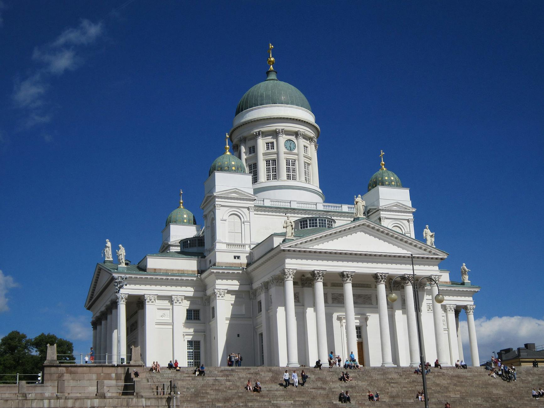 Helsinki Cathedral steps for first-time landmark planning.