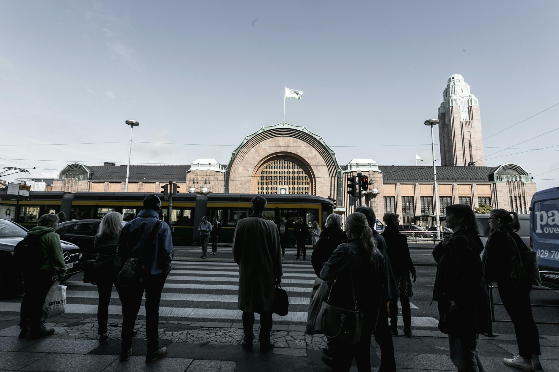People crossing near Helsinki Central Railway Station for access-route planning.