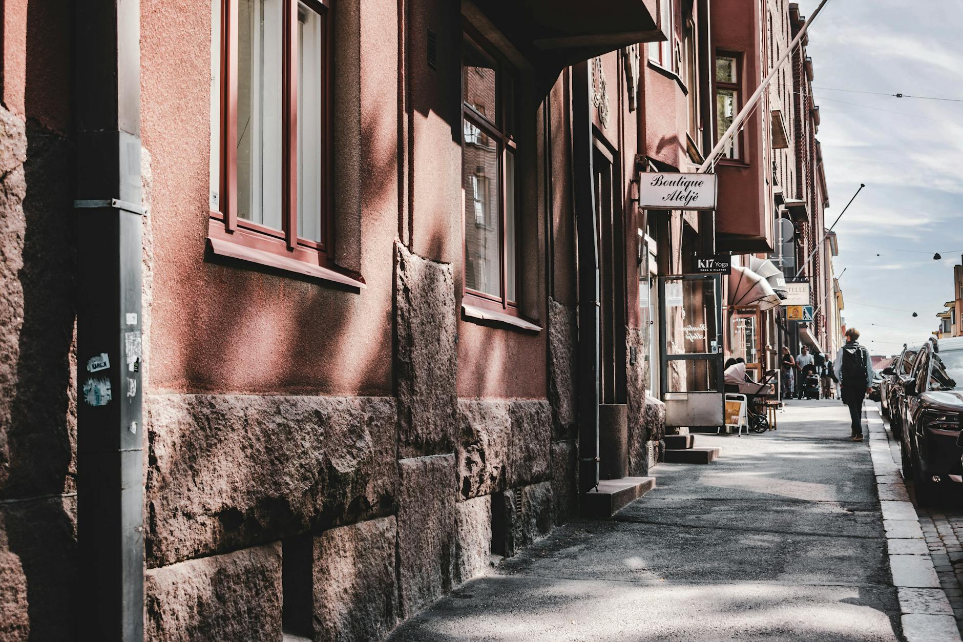 Helsinki boutique street for woman traveler comfort planning.