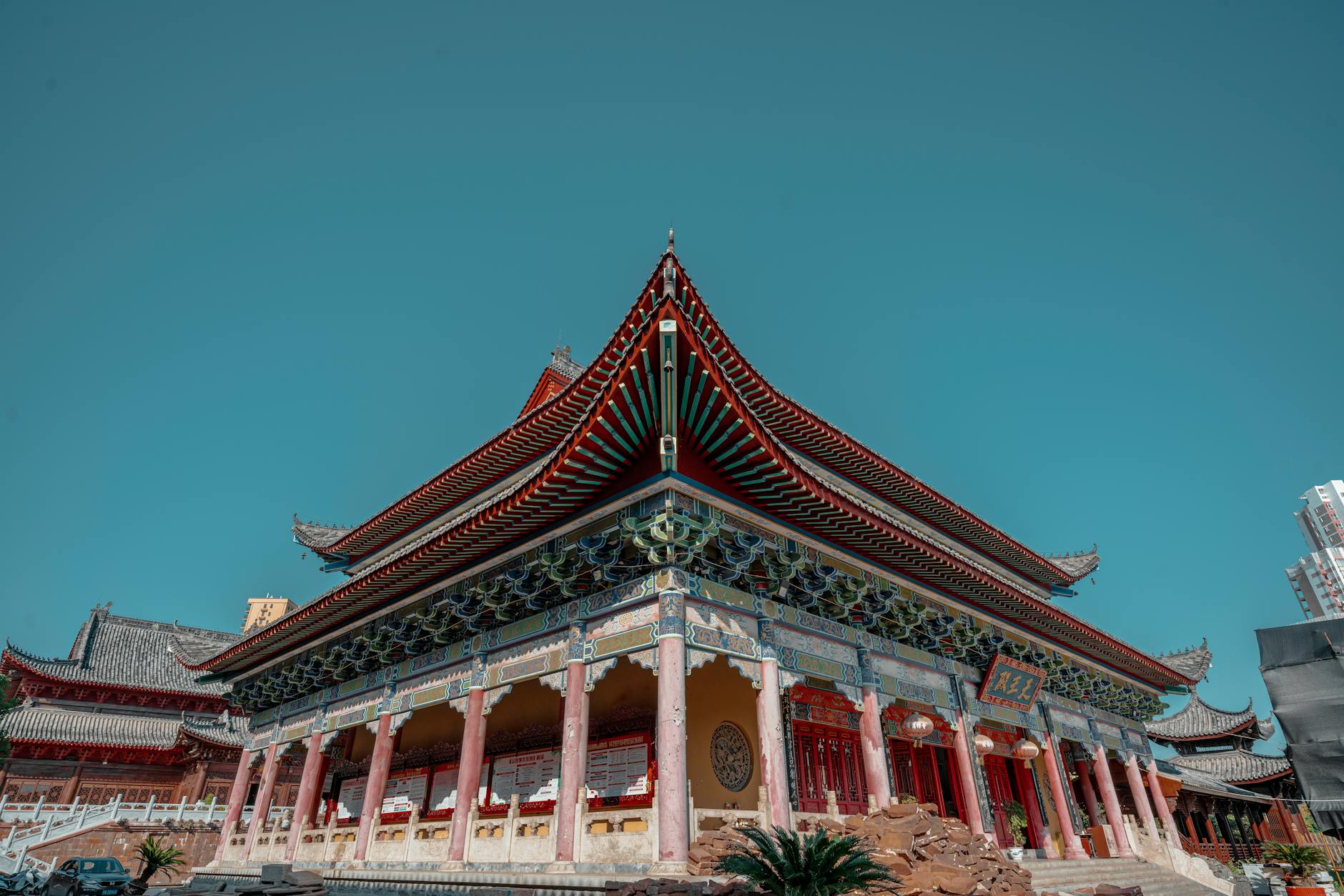 Kaohsiung temple roof and weather-aware sightseeing context.