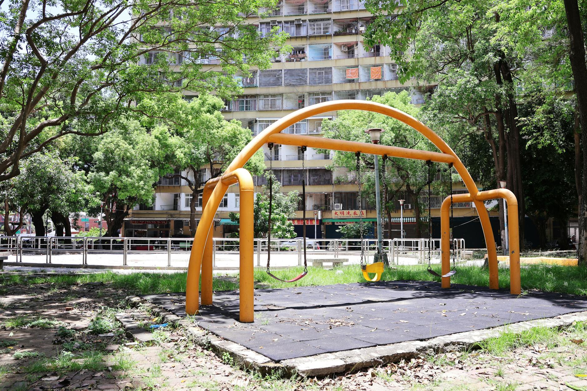 Kaohsiung park and older traveler rest planning context.
