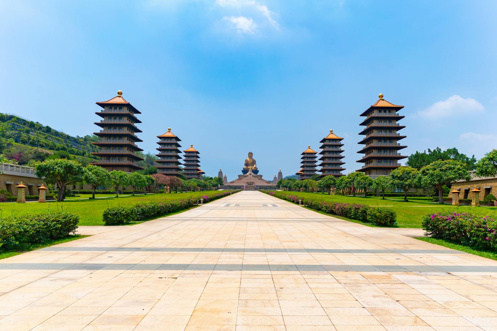 Fo Guang Shan temple and Kaohsiung pilgrimage planning context.