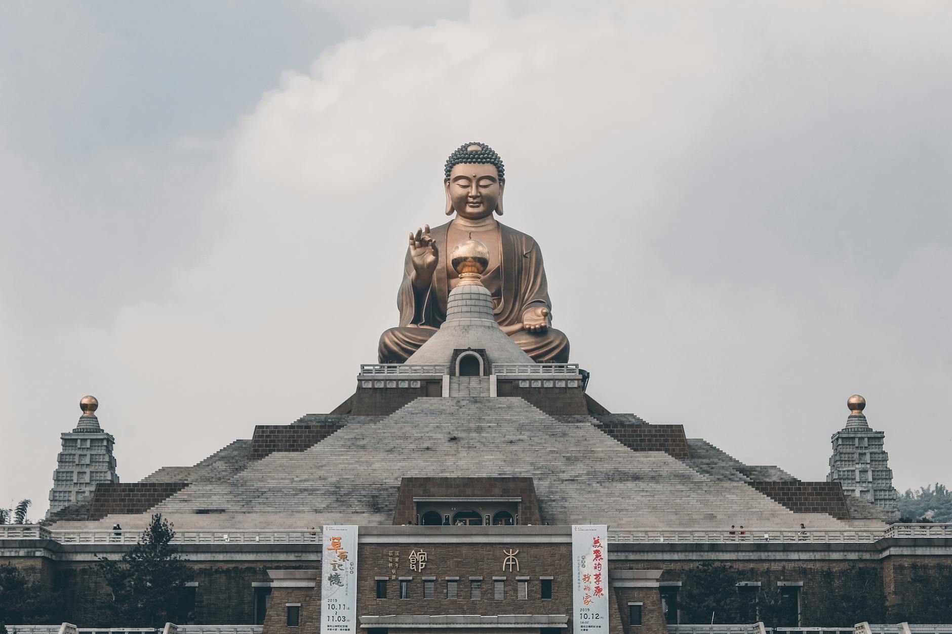 Fo Guang Shan Buddha and Kaohsiung accessibility-aware pilgrimage context.