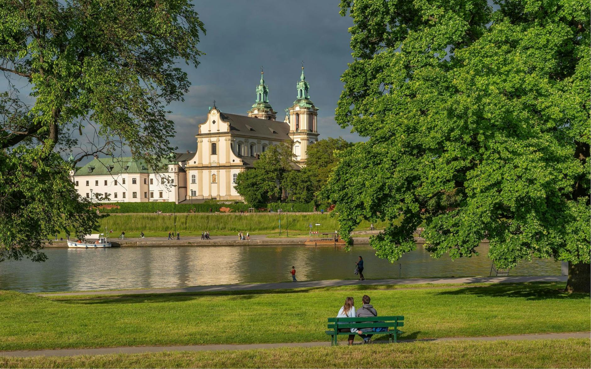 Krakow park and family movement setting for stroller and walking planning.