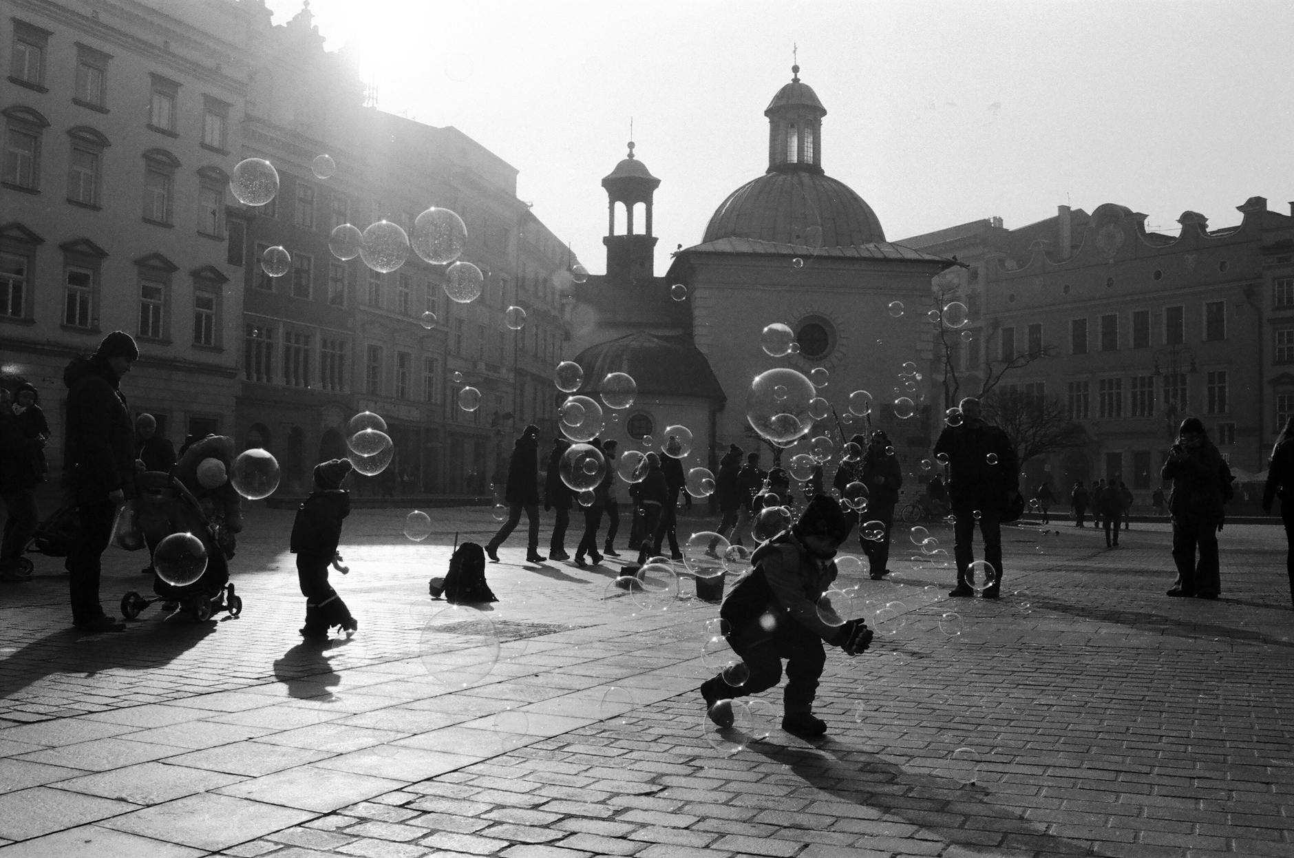 Krakow child-friendly Old Town route for family sightseeing planning.