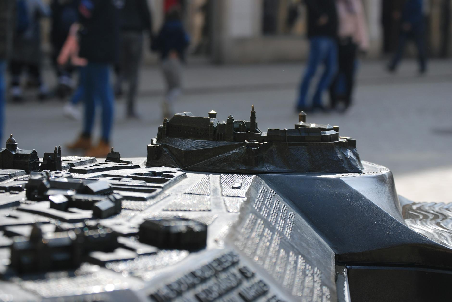 Krakow street setting for journalist source mapping.