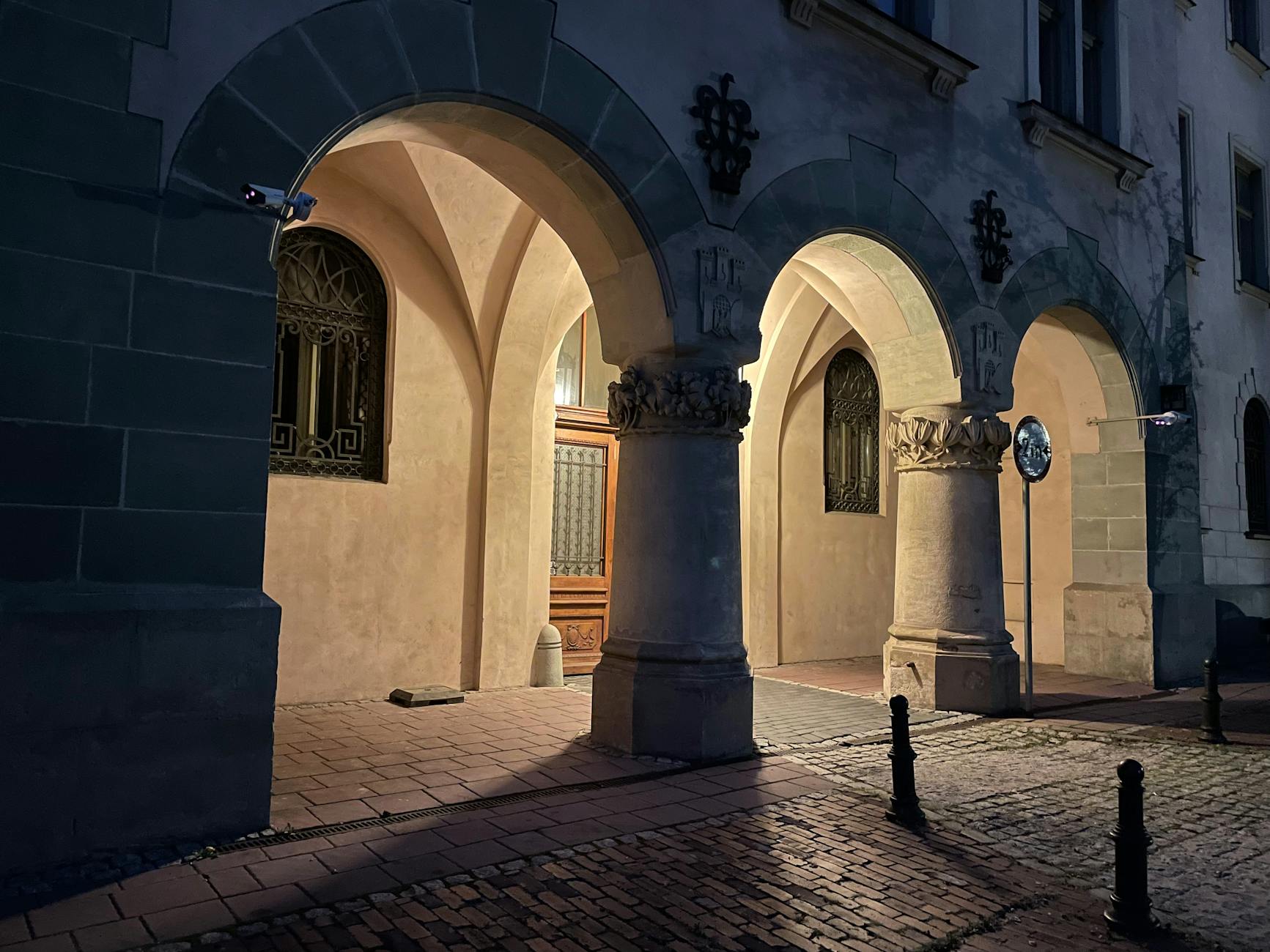 Krakow restaurant and cafe setting for nightlife meal planning.