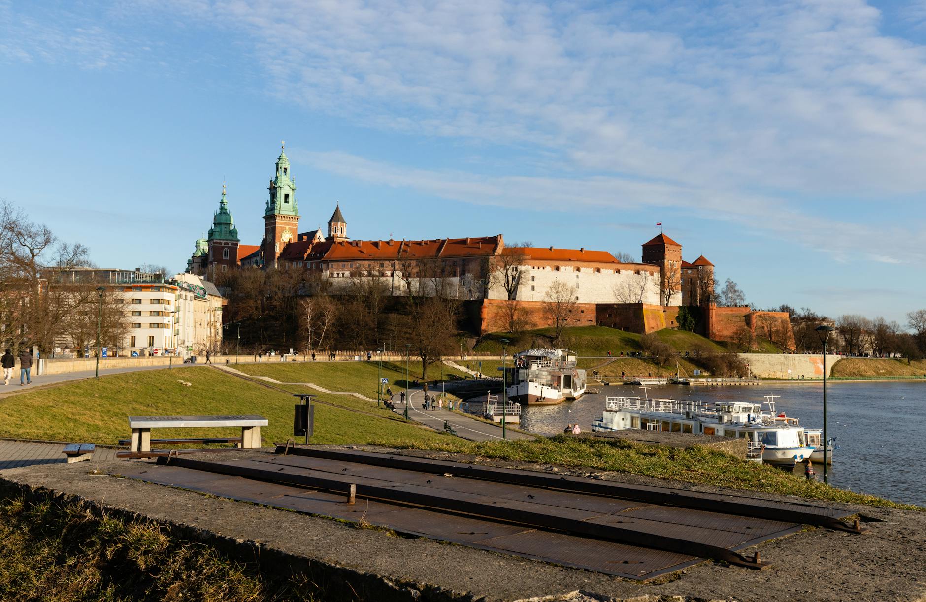 Krakow Wawel and Old Town area for tourist pacing.