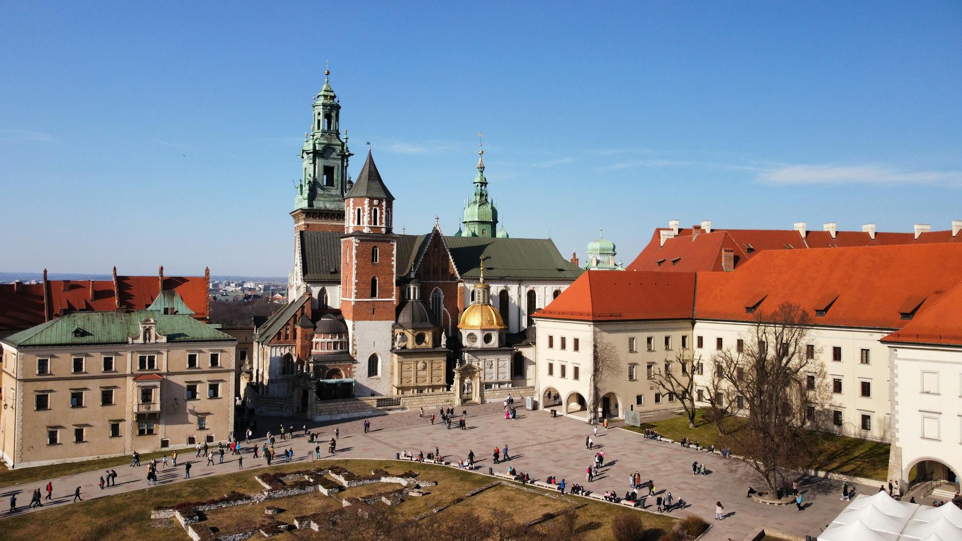 Krakow tourist city setting for short-stay planning.