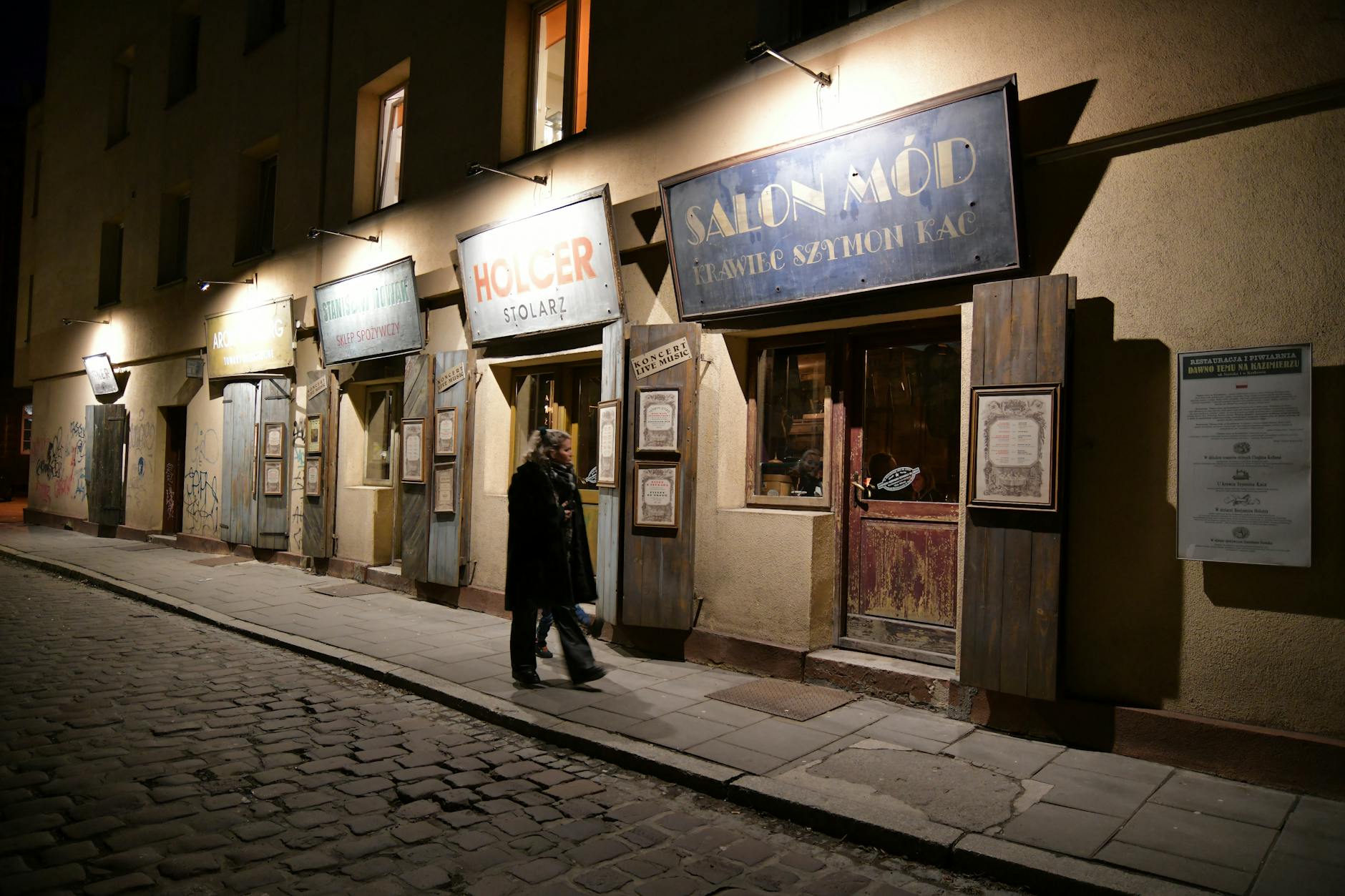 Krakow restaurant setting for trade-show meeting planning.