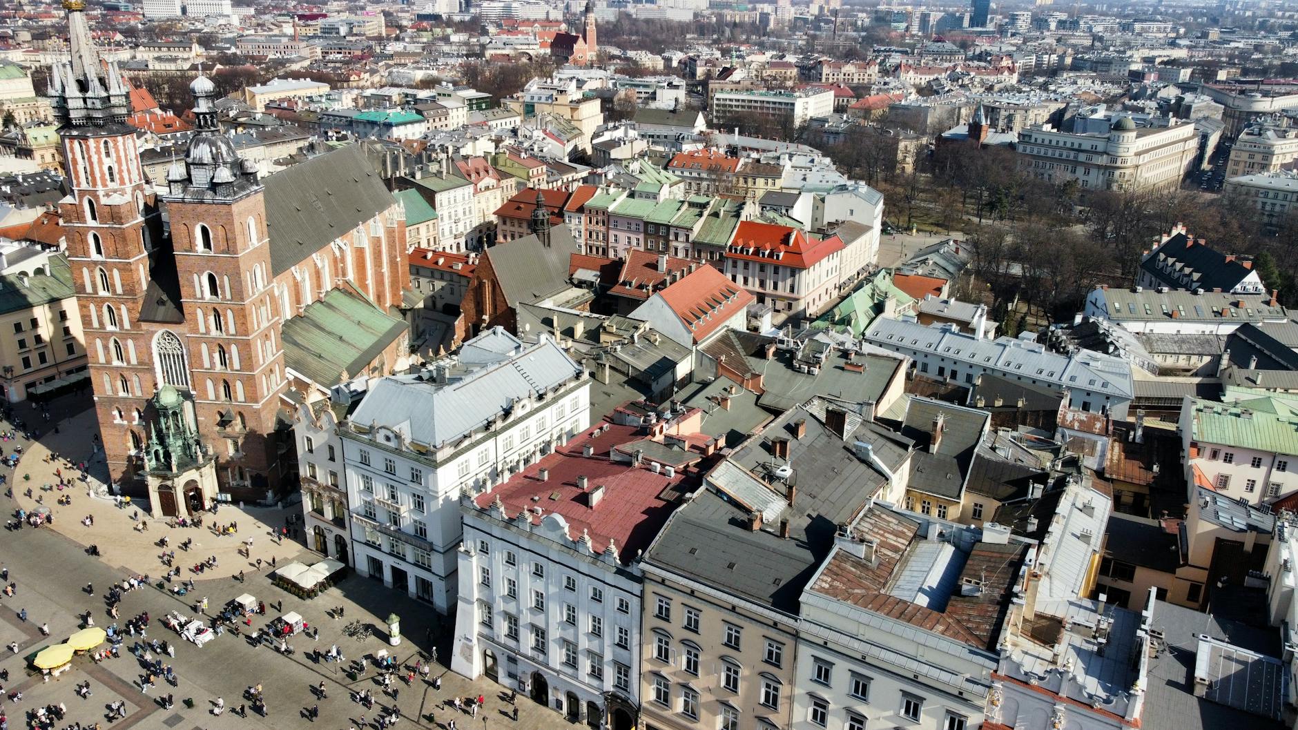 Krakow city setting for traveler with medical constraints planning.