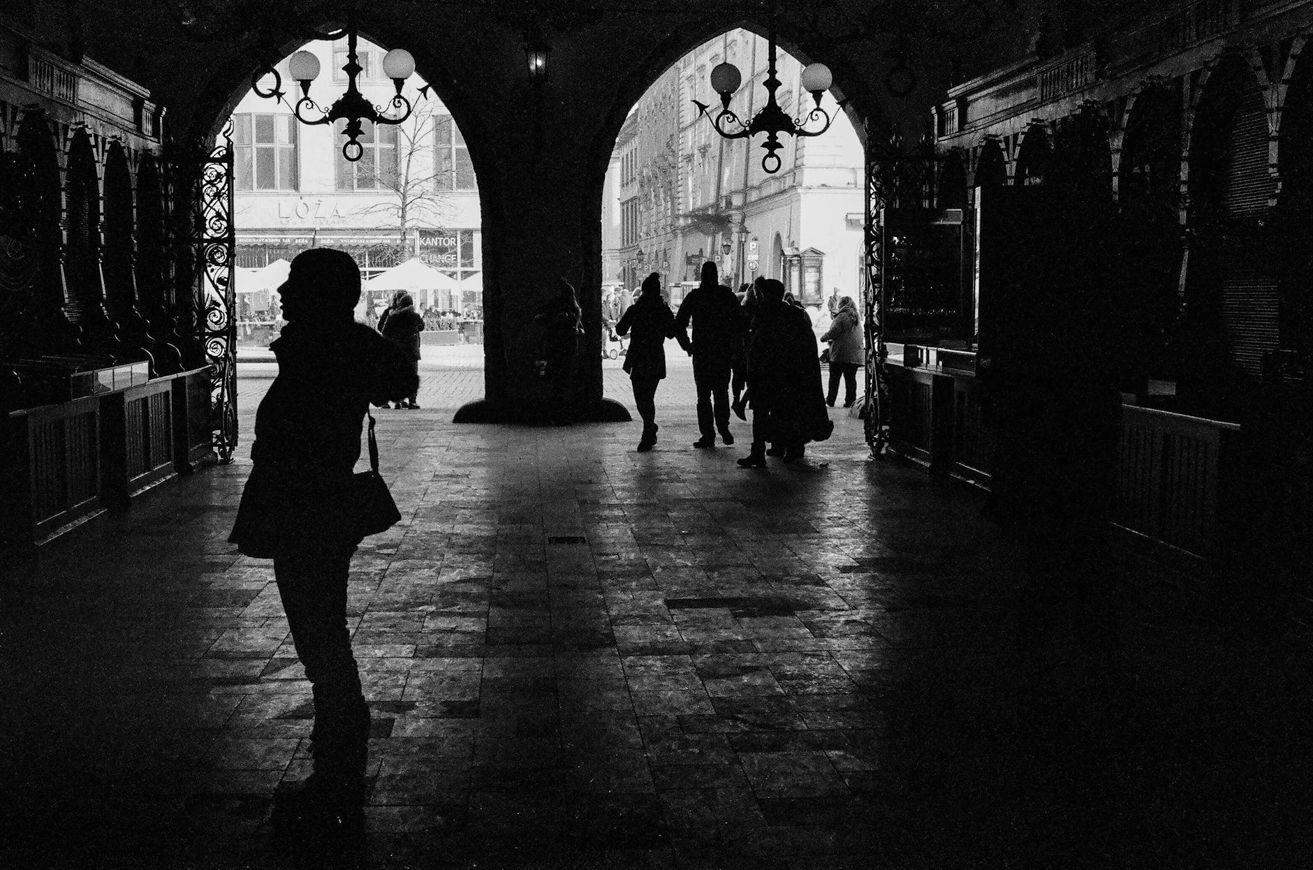 Krakow Kazimierz street for woman traveler social planning.