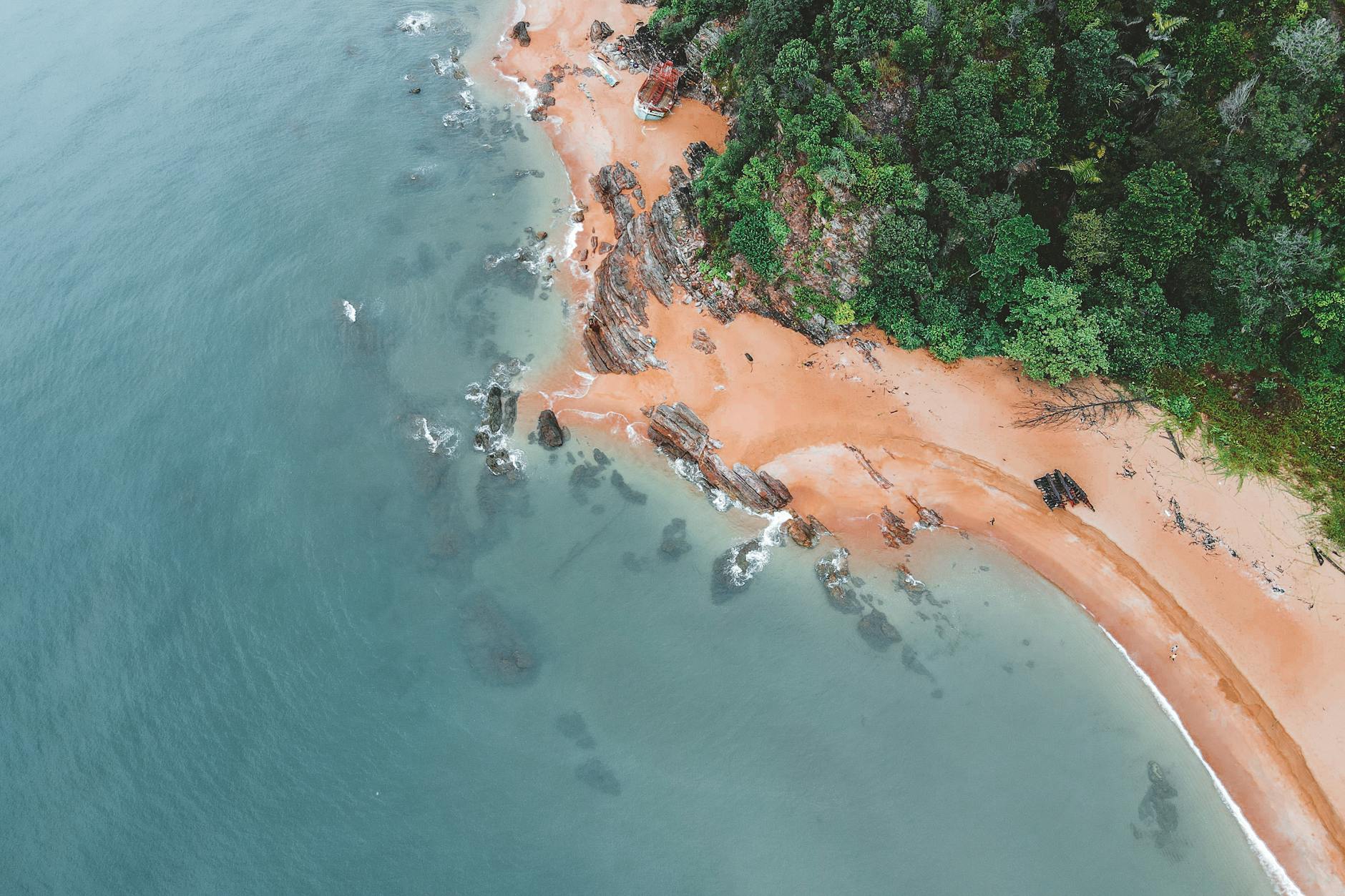 Langkawi resort conditions, clothing, and conference-day planning context.