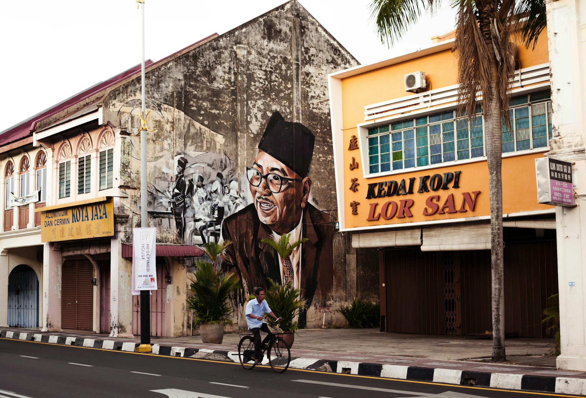 Langkawi town and investor stakeholder-dinner planning context.