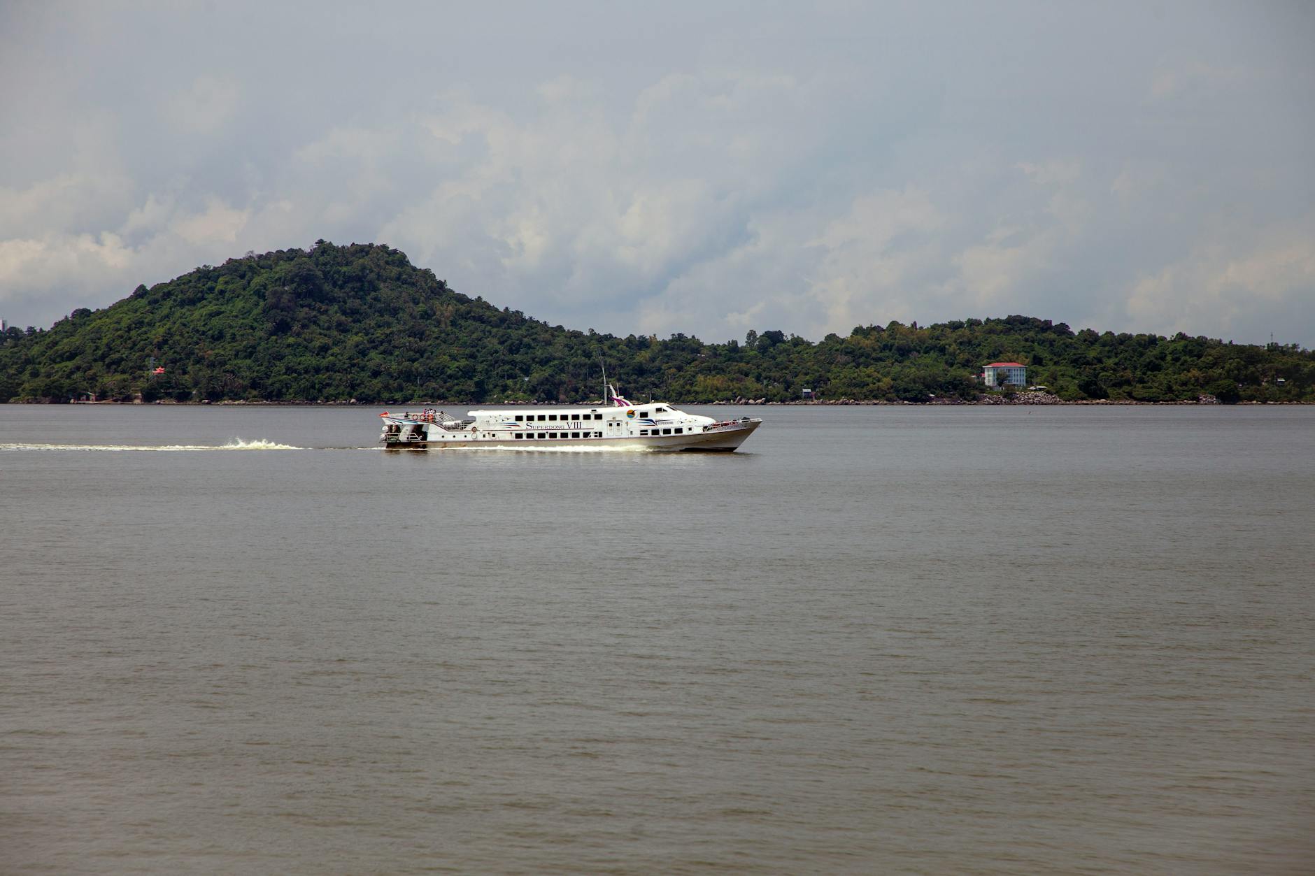 Langkawi ferry stopover and luggage-handling planning context.