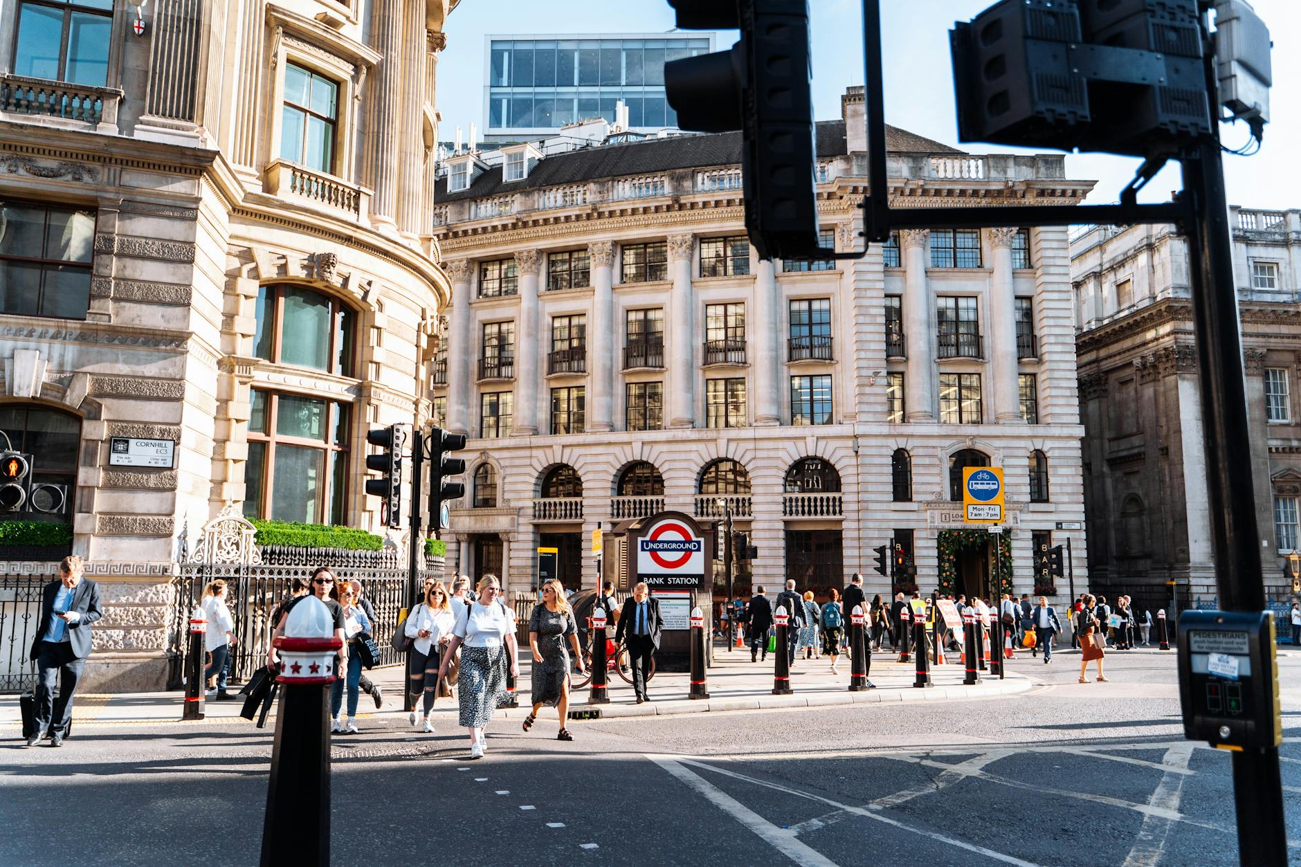 What To Consider For Short-Term Travel To London As A Consultant