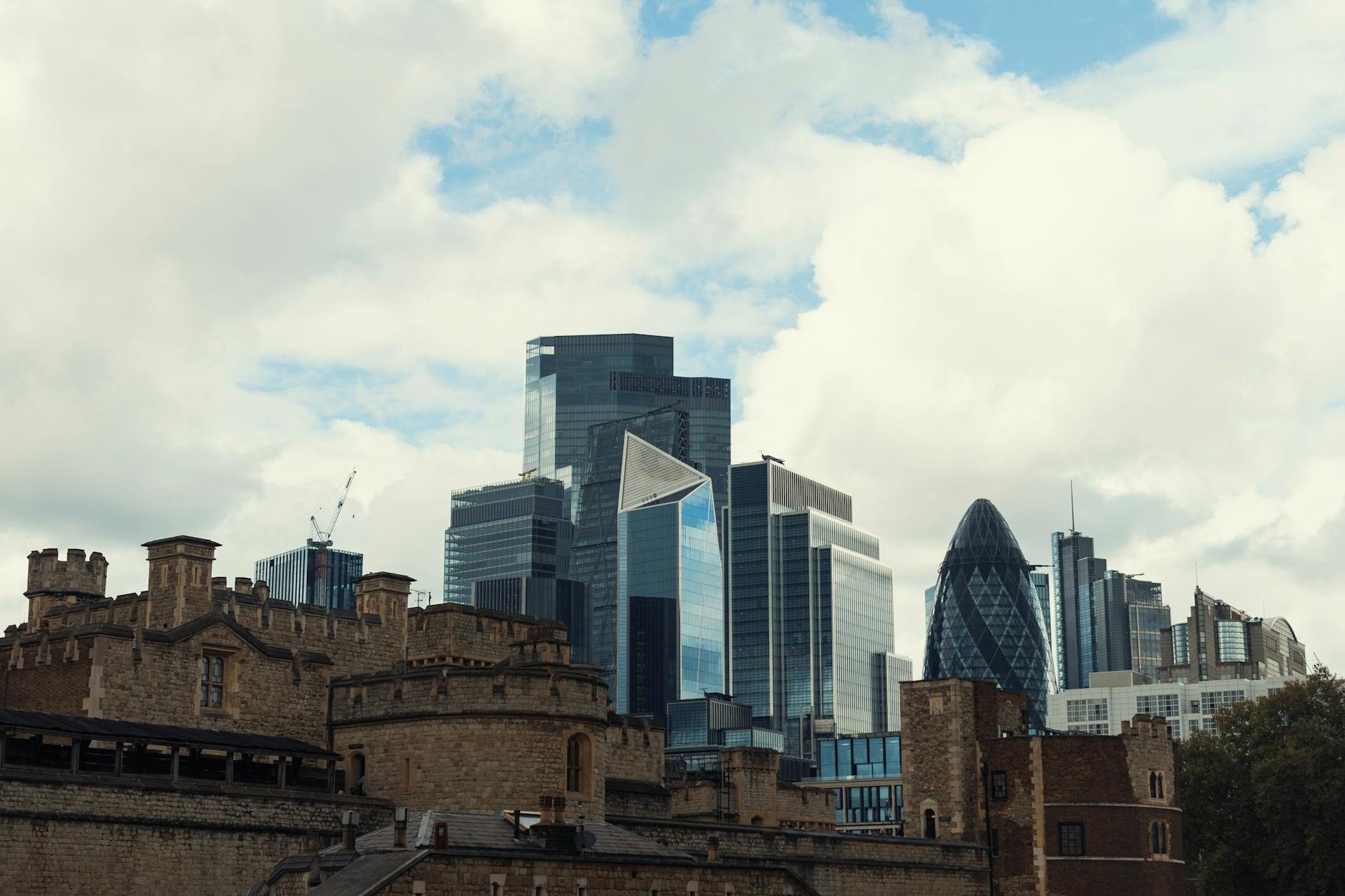 What To Consider For Short-Term Travel To London As An Investor Or Deal Team Member