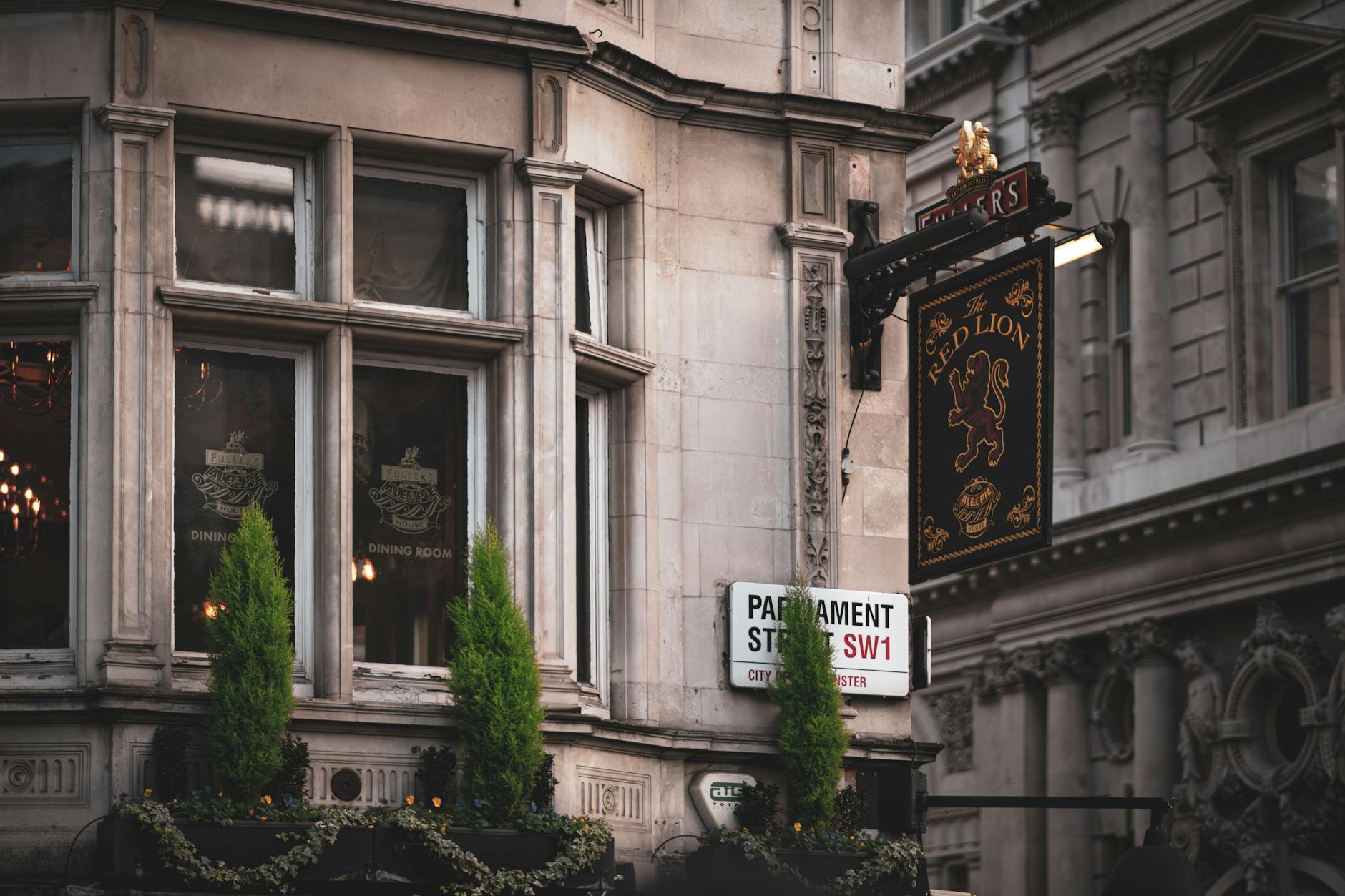 Traditional London pub facade for repeat-visitor evening planning