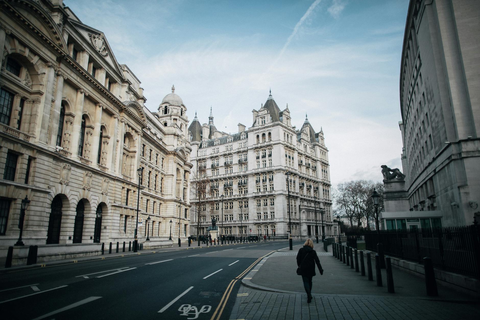 What To Consider For Short-Term Travel To London As A Solo Traveler