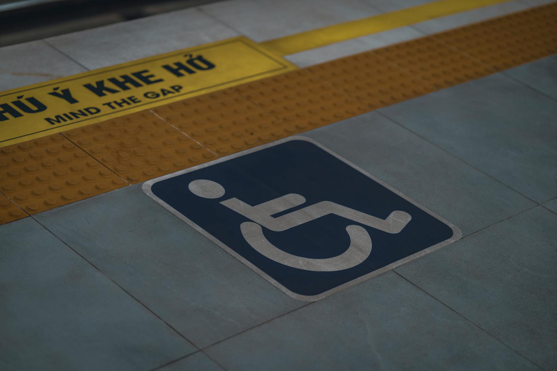 Accessible station platform marking and Mind the Gap warning