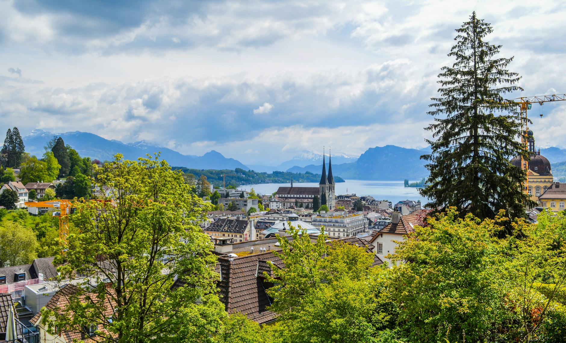 Lucerne near lake and mountains for deciding budget scenic spending.