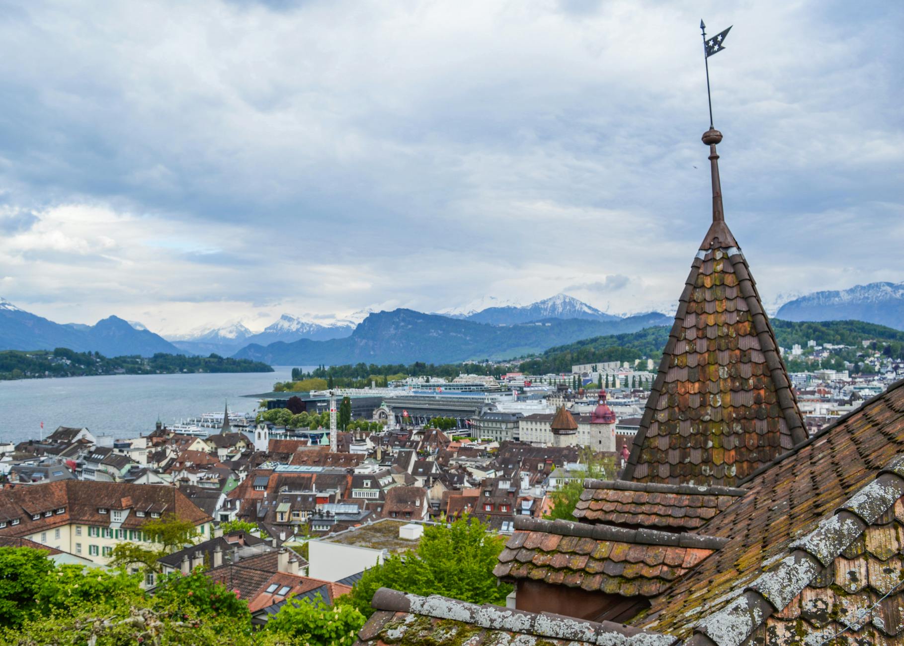 Old Lucerne buildings by the river for free central sightseeing planning.