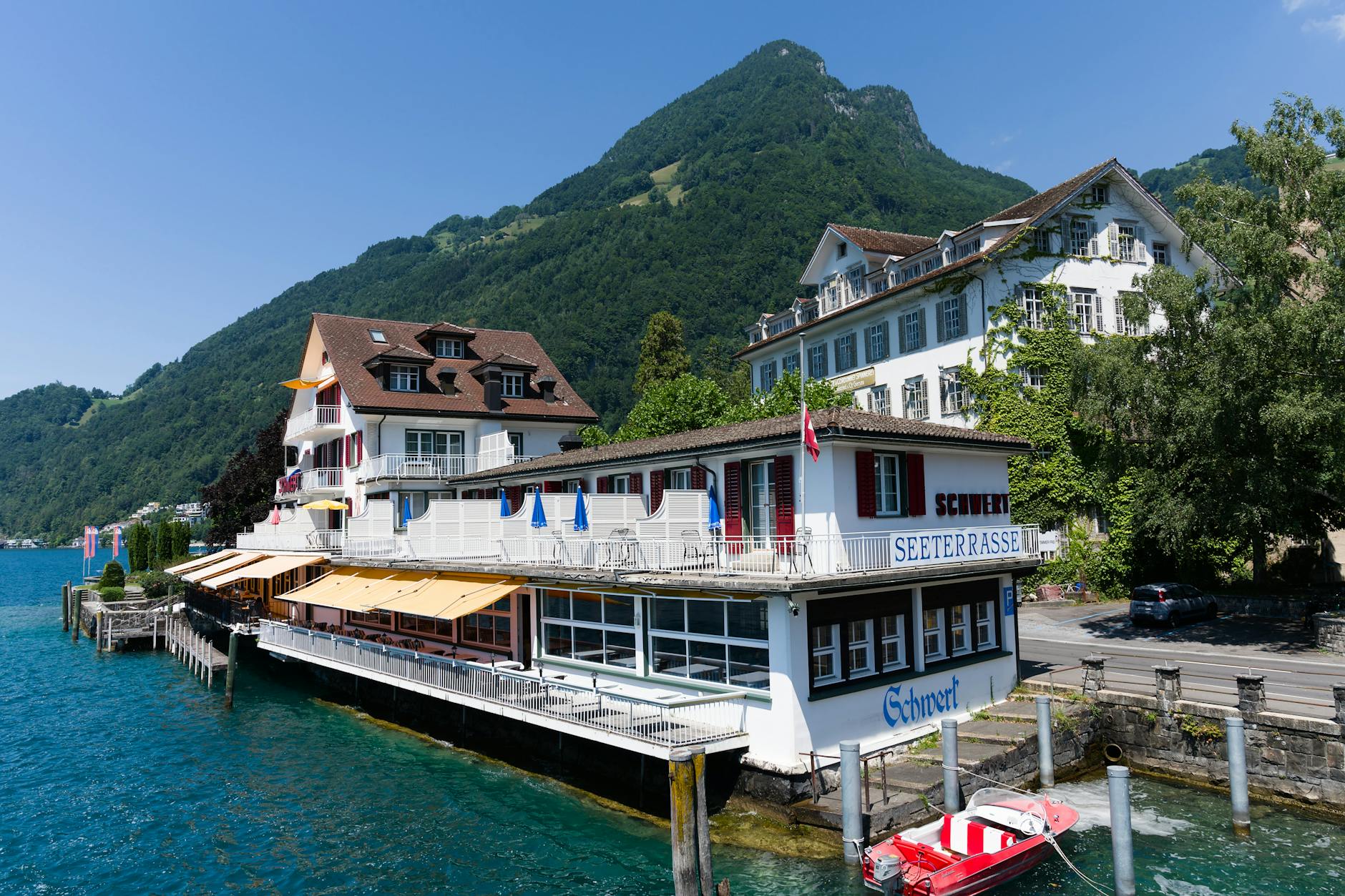 Lakeside restaurant near Lucerne for consultant dining and privacy planning.