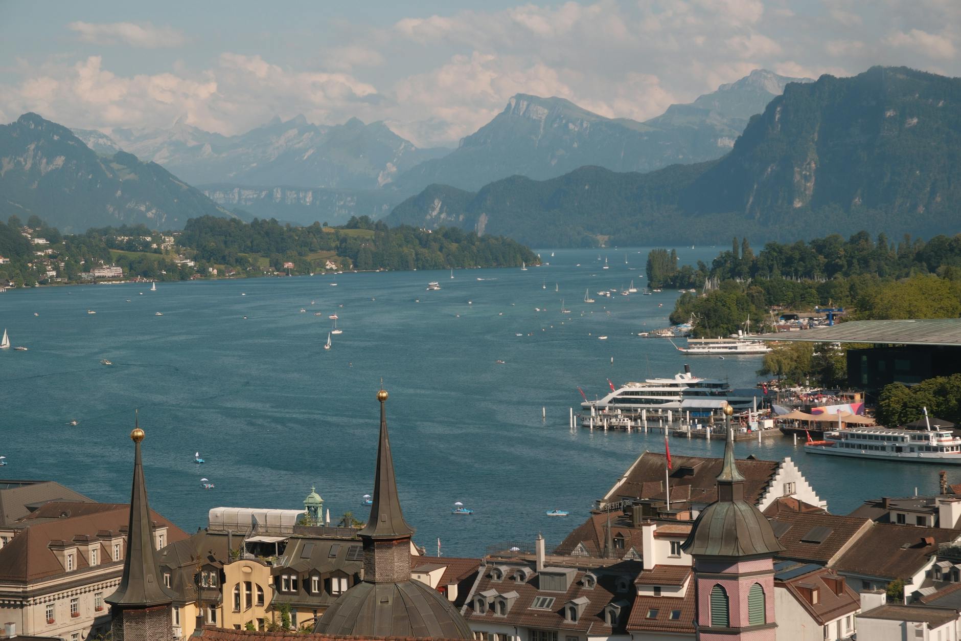 Lake Lucerne panorama with mountains for first-time pacing decisions.
