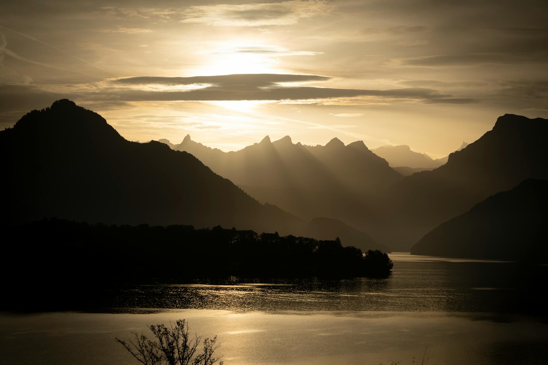 Sunset over Meggen and Lake Lucerne for evening safety planning.