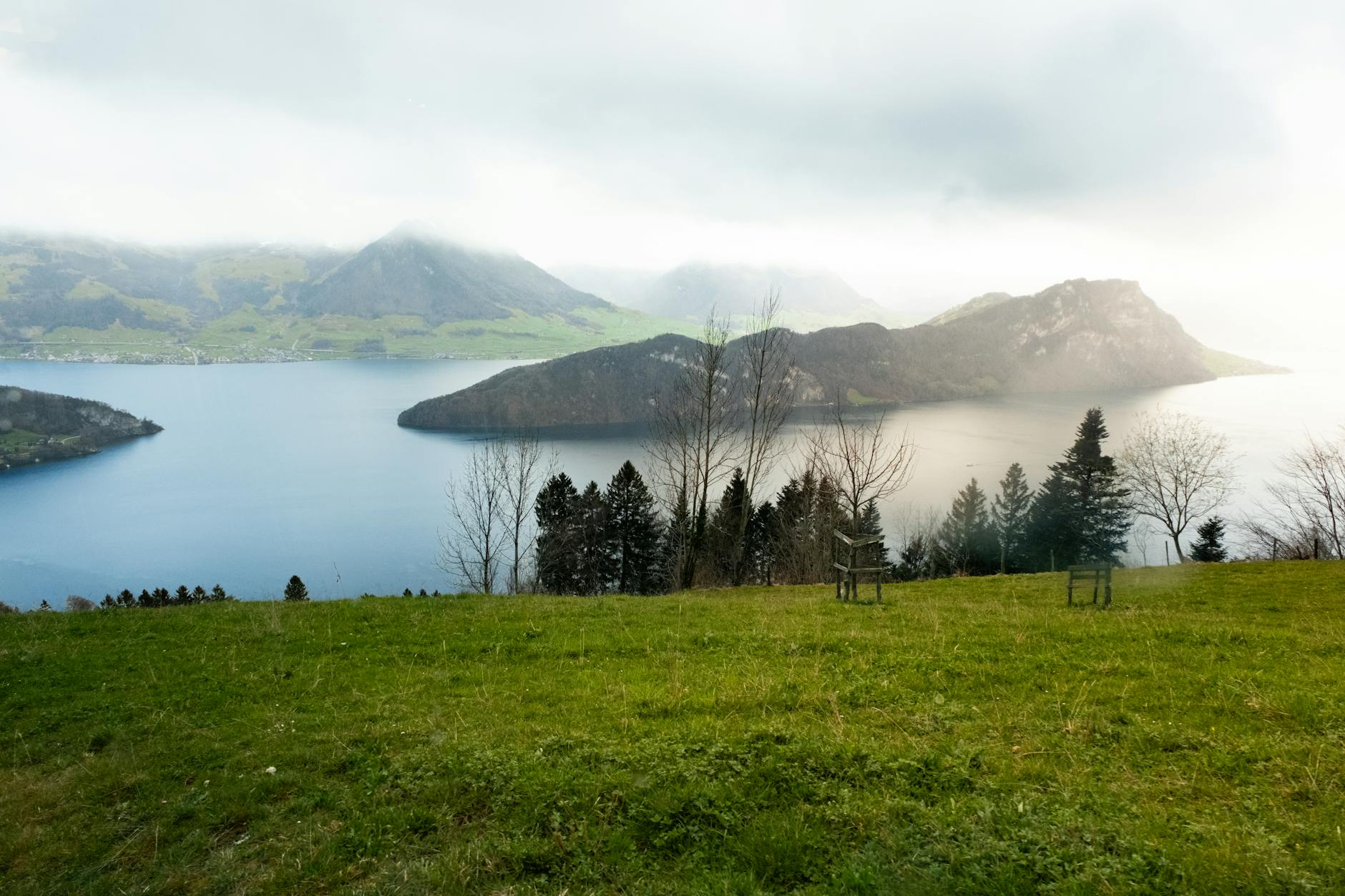 Quiet Lake Lucerne mountain view for medical routine and rest planning.
