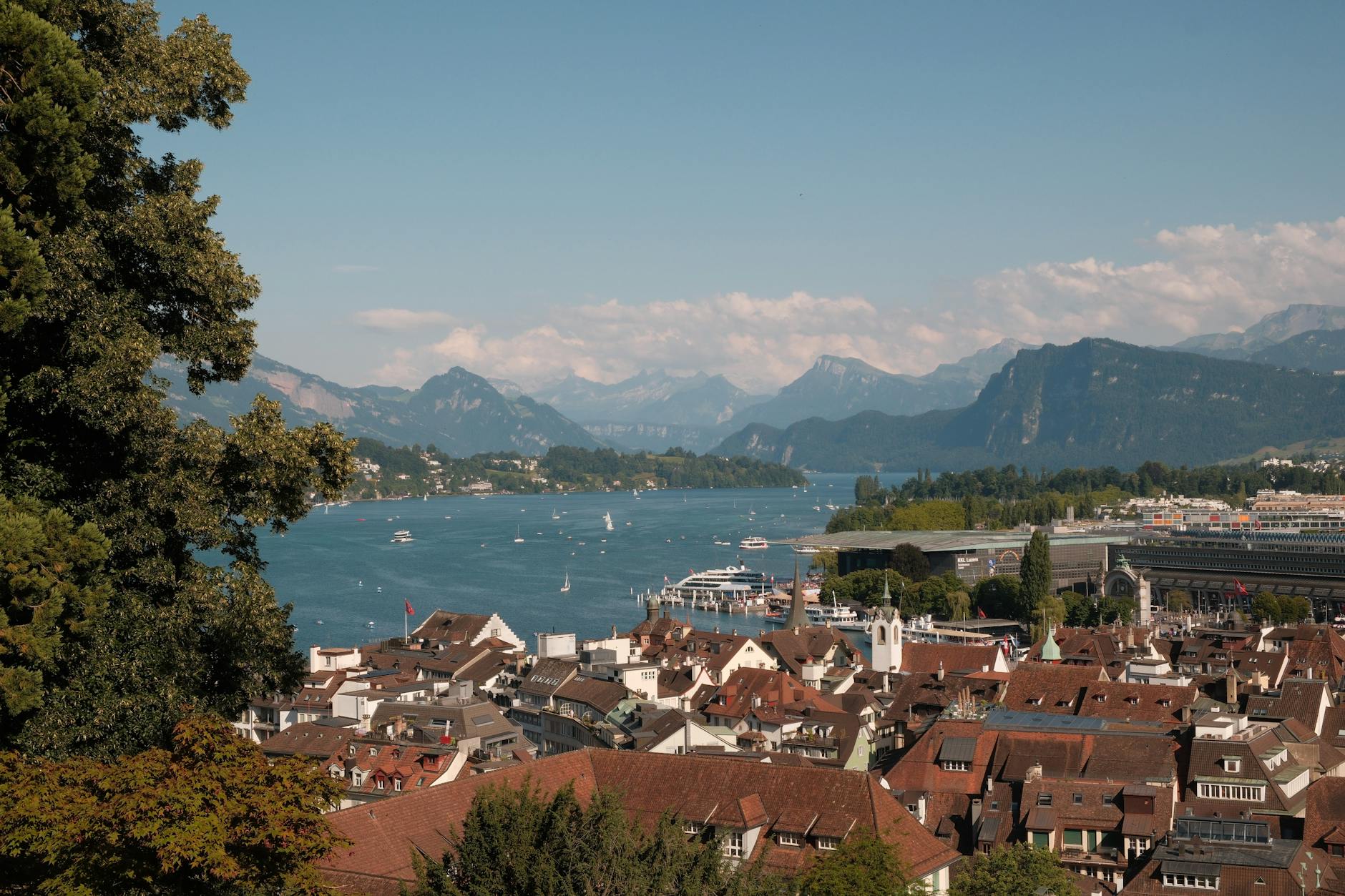 Lucerne lake and Alps panorama for conservative scenic excursion planning.