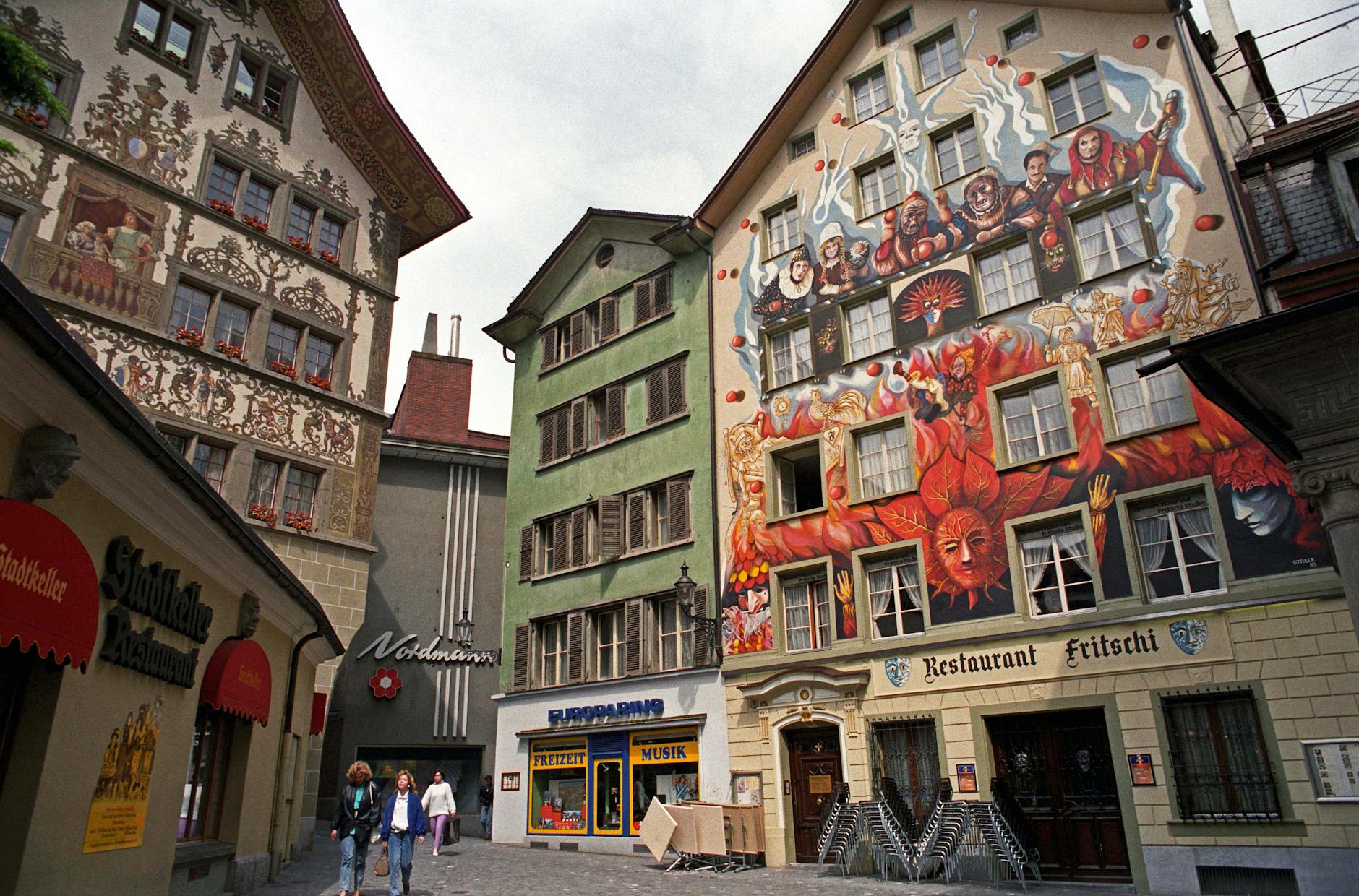 Historic Lucerne street murals context for solo neighborhood awareness.
