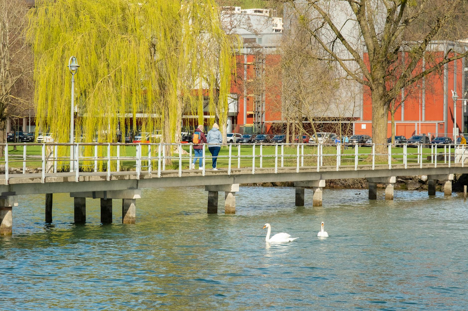 Lucerne park and pedestrian bridge for mobility-aware report planning.