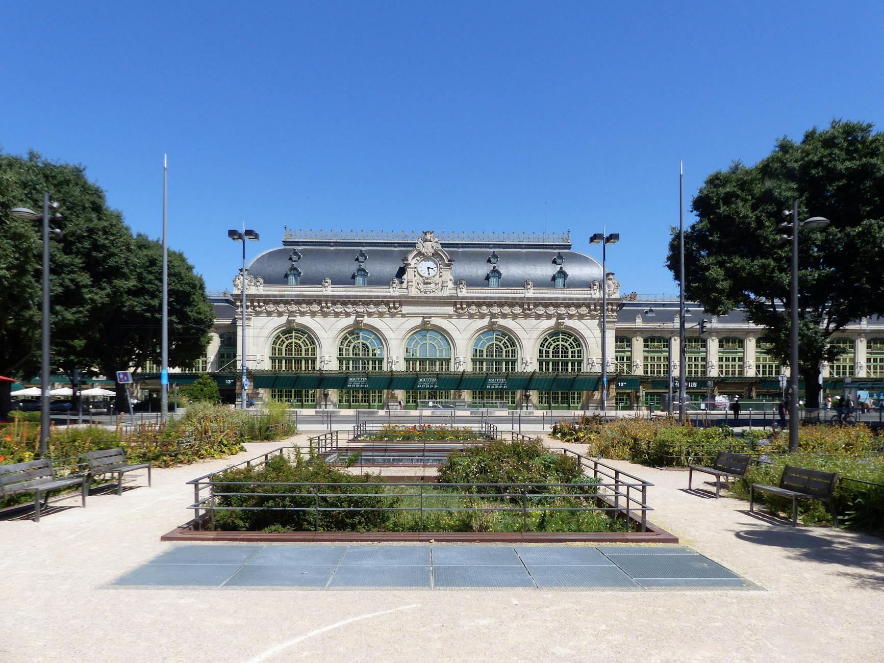 Belle Epoque architecture in a serene Lyon garden setting