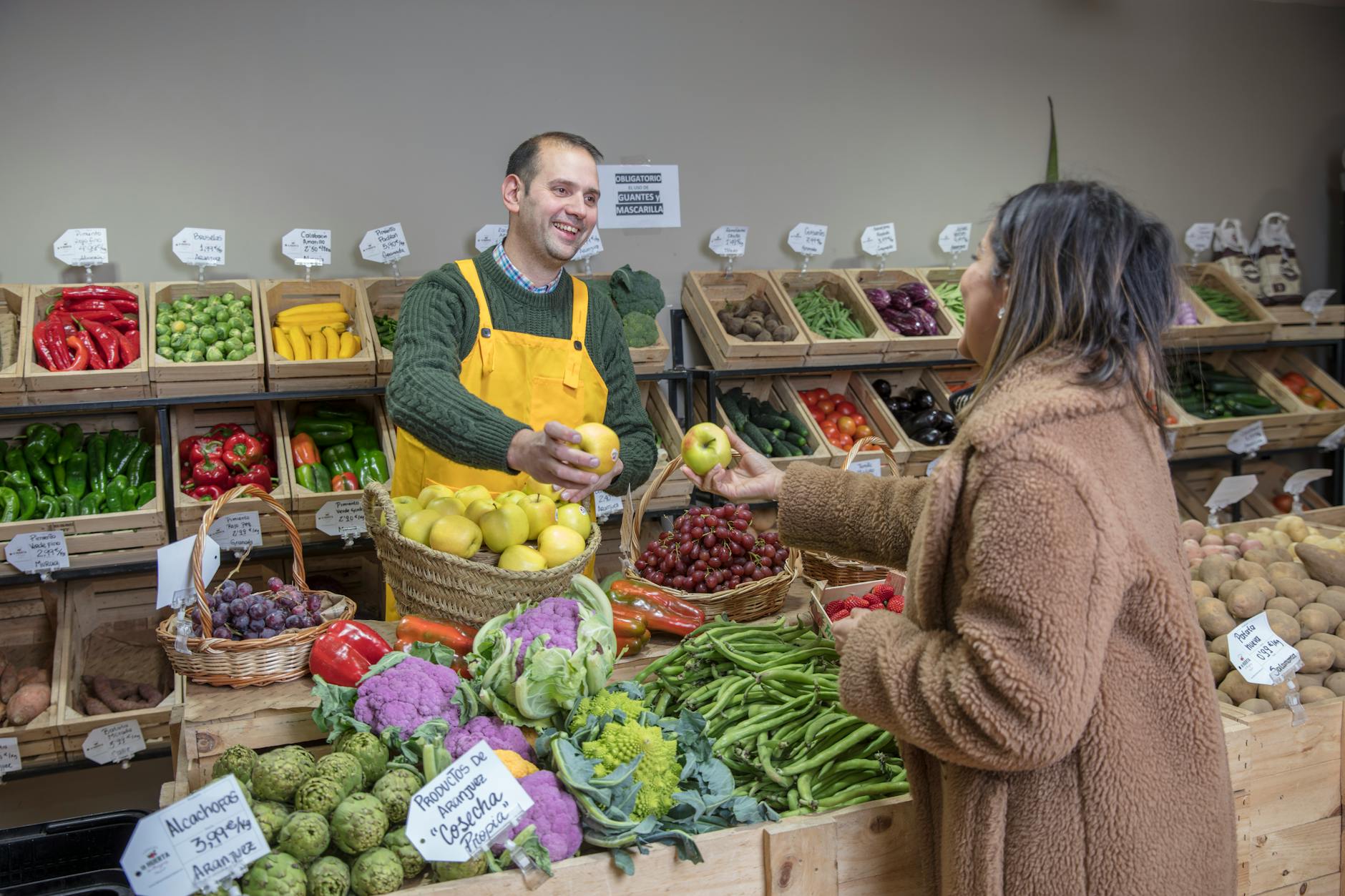 Fresh fruit being exchanged at a Madrid market