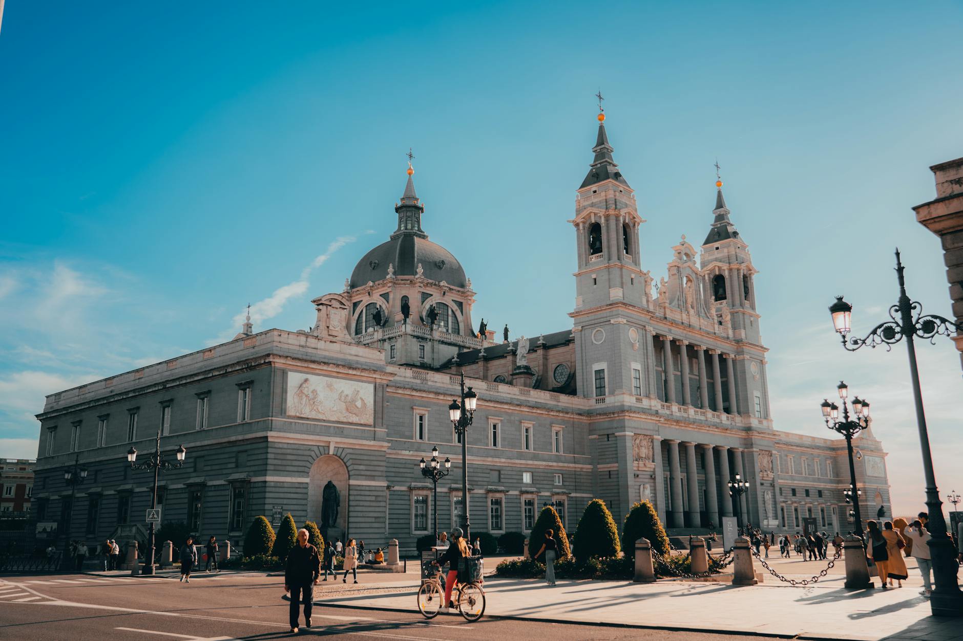 What To Consider For Short-Term Travel To Madrid With Mobility Limitations