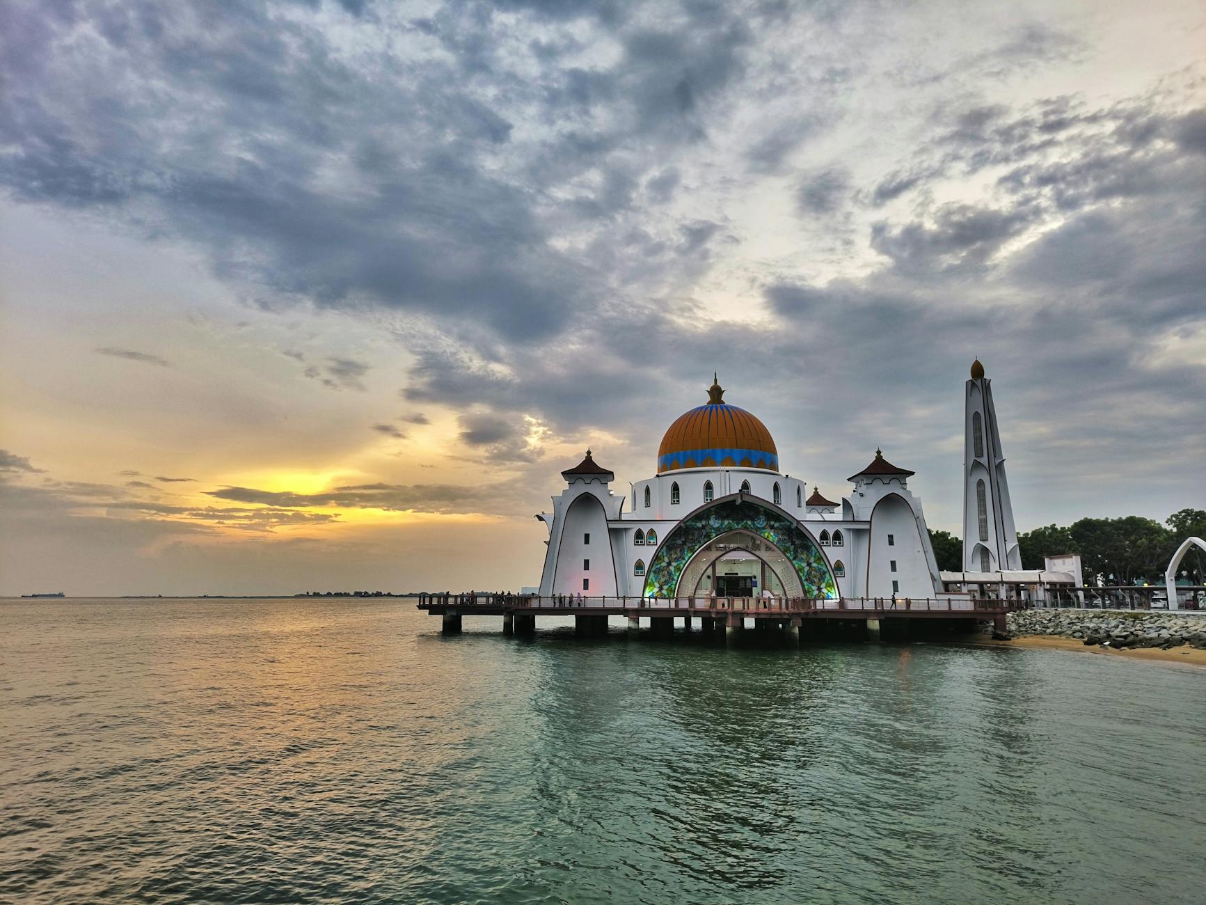 Malacca City food tolerance planning context for older travelers.