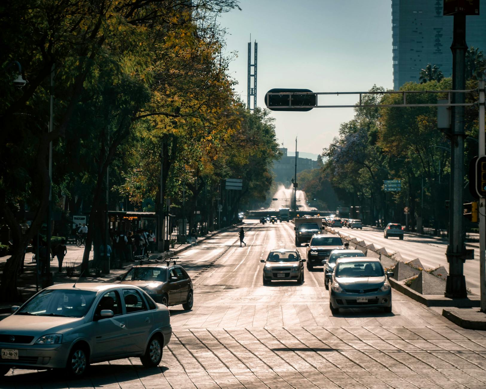 Cars and pedestrians on a busy Mexico City street
