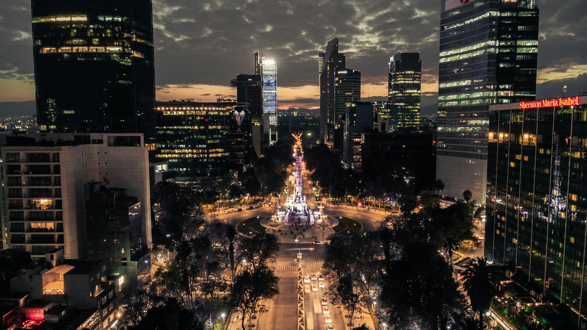 Angel of Independence and Mexico City skyscrapers at dusk