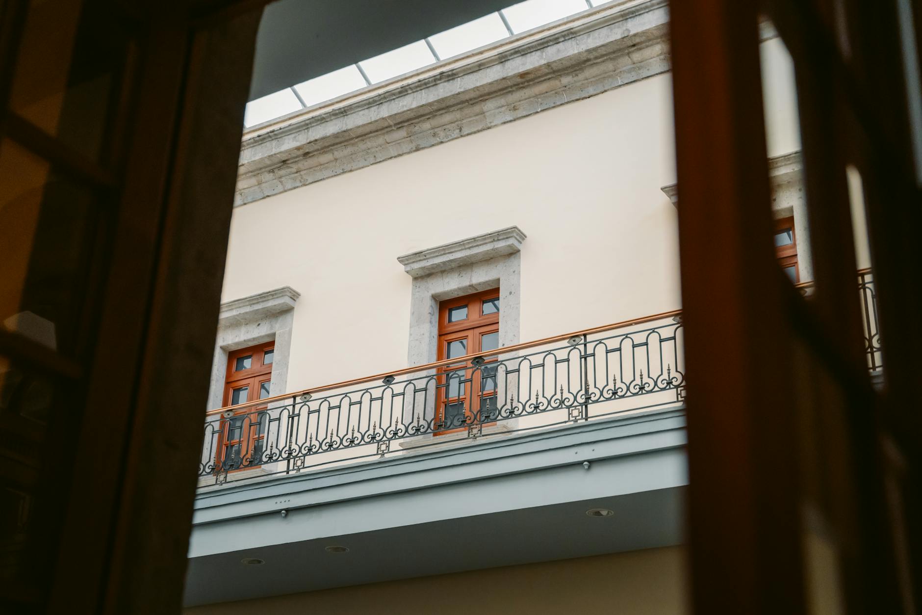 Elegant balcony detail in Mexico City