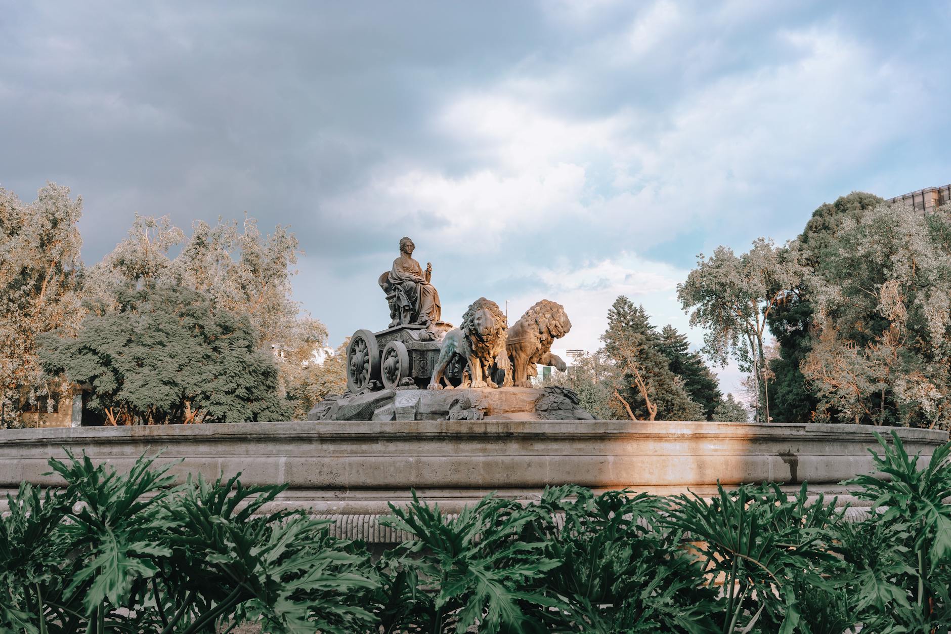 Fuente de Cibeles surrounded by greenery in Mexico City