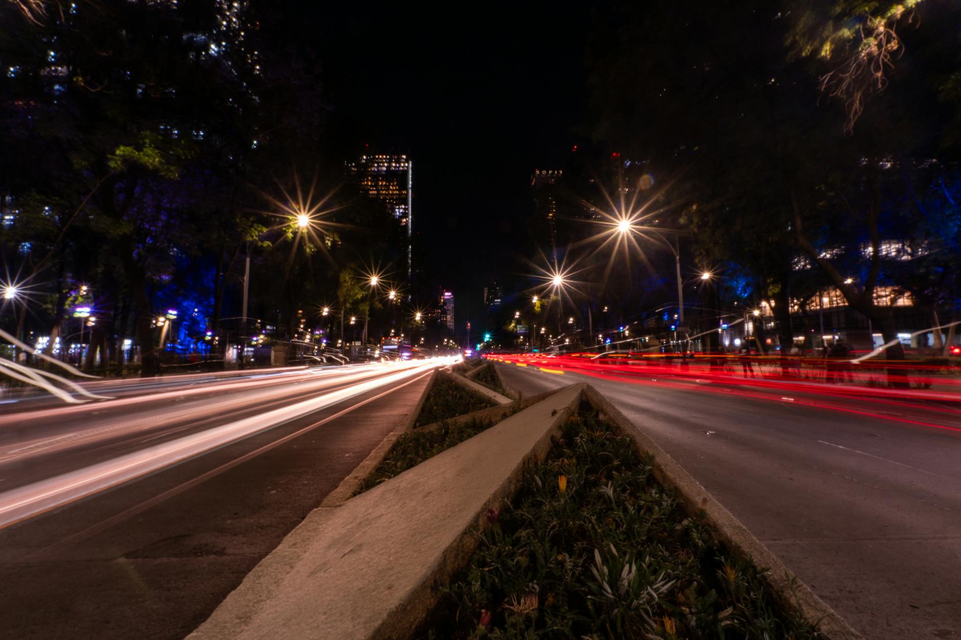 Night traffic on a major Mexico City boulevard