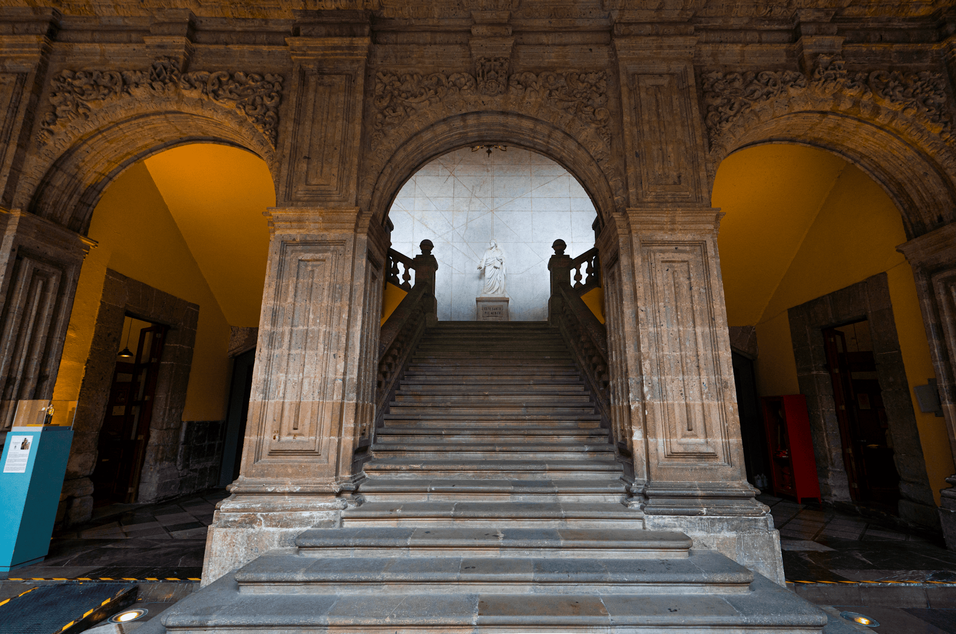 Stone arches and staircase at the UNAM School of Medicine Museum