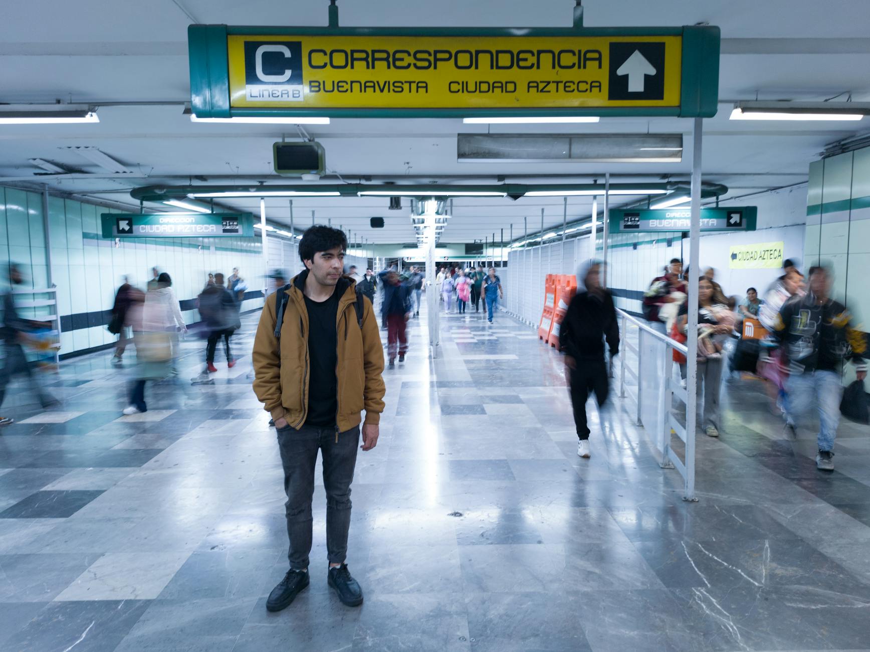 Corridor inside a Mexico City Metro station