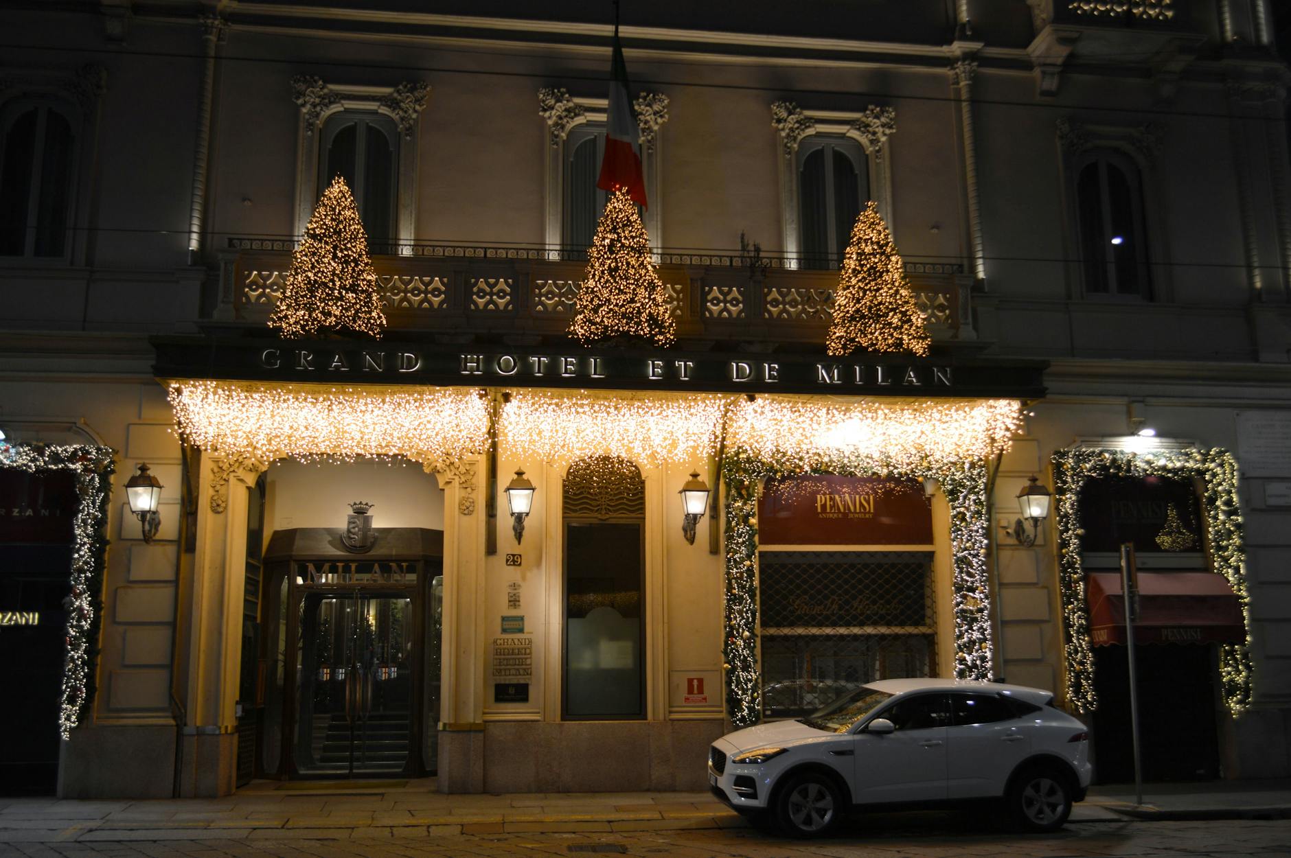 Grand Hotel et de Milan at night