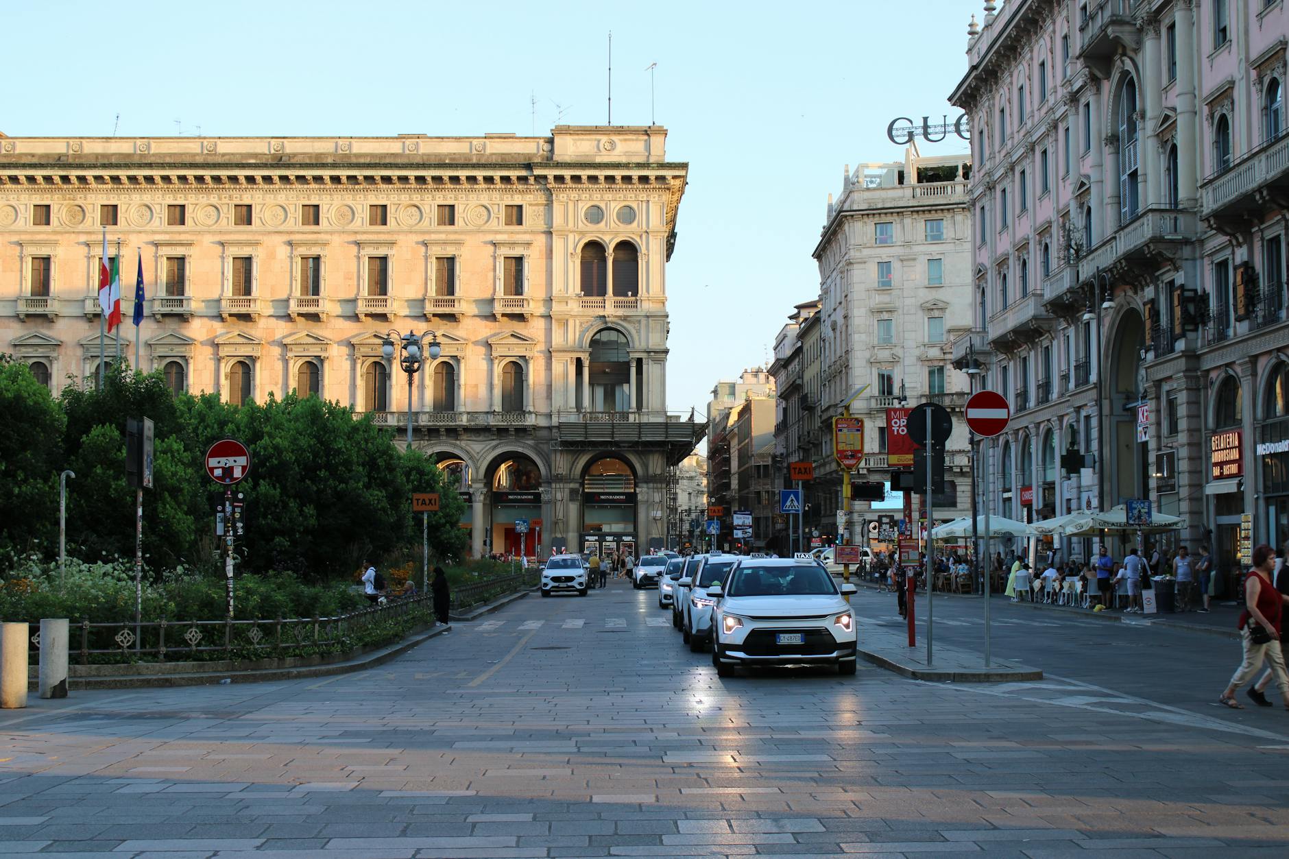 Street view of Piazza del Duomo in Milan