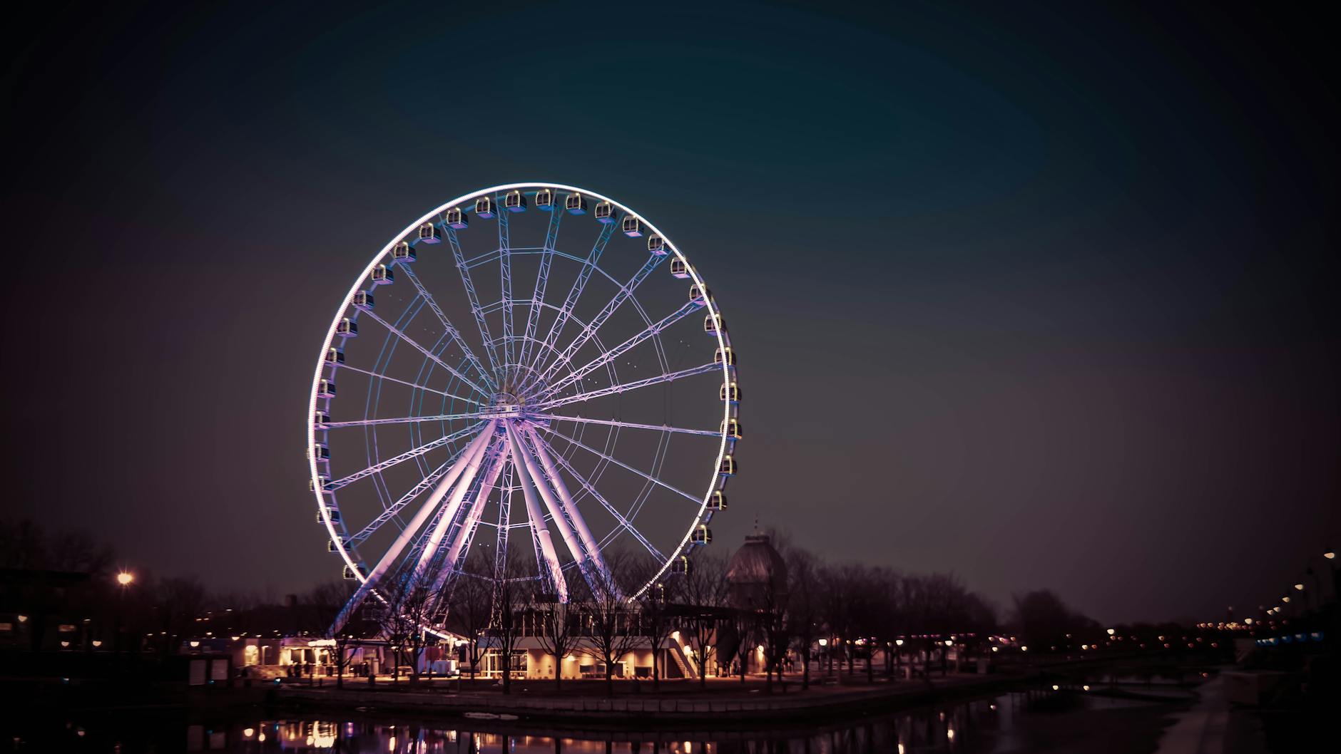 La Grande Roue de Montreal illuminated at night