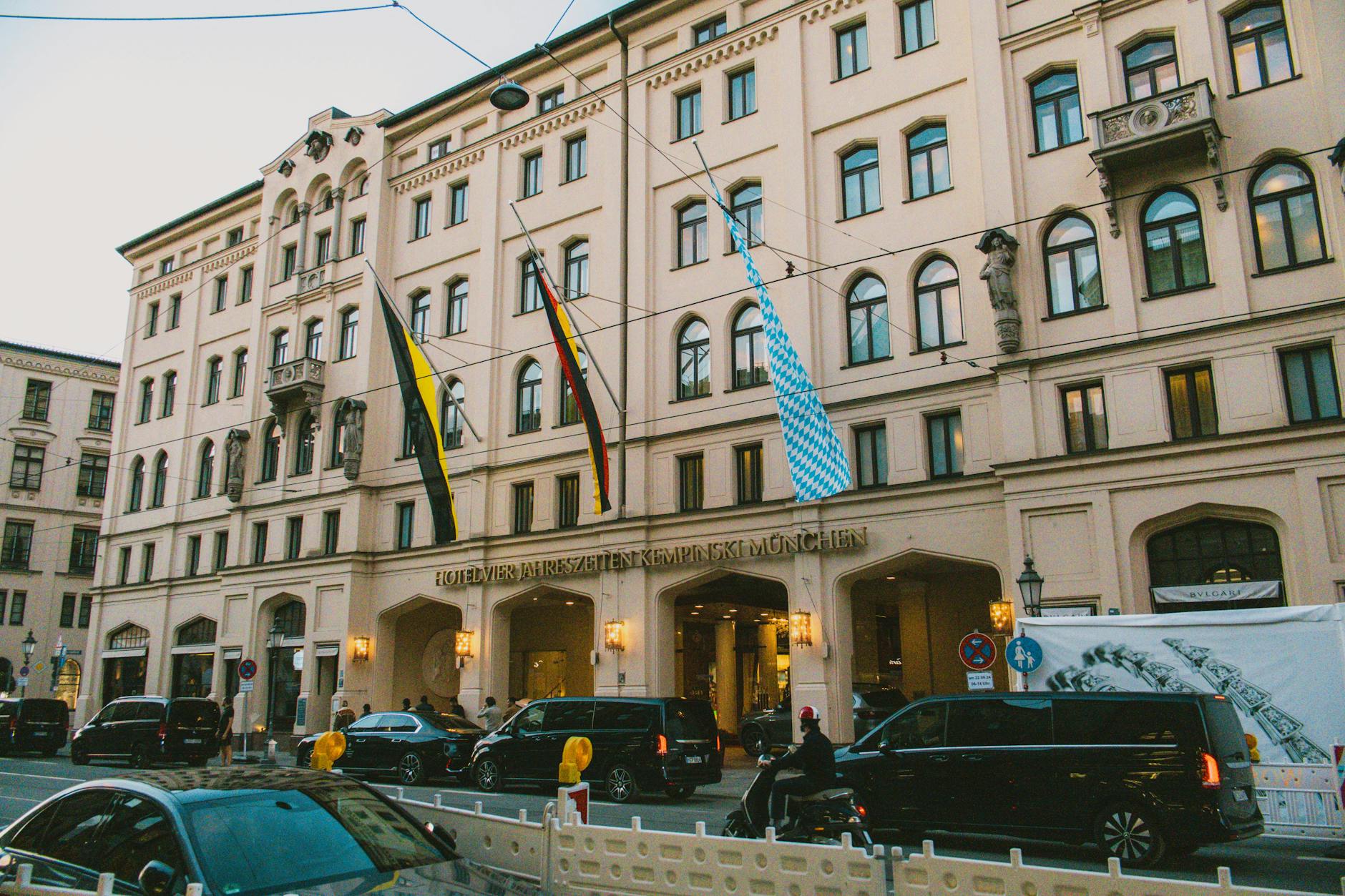 Hotel Vier Jahreszeiten Kempinski facade in Munich